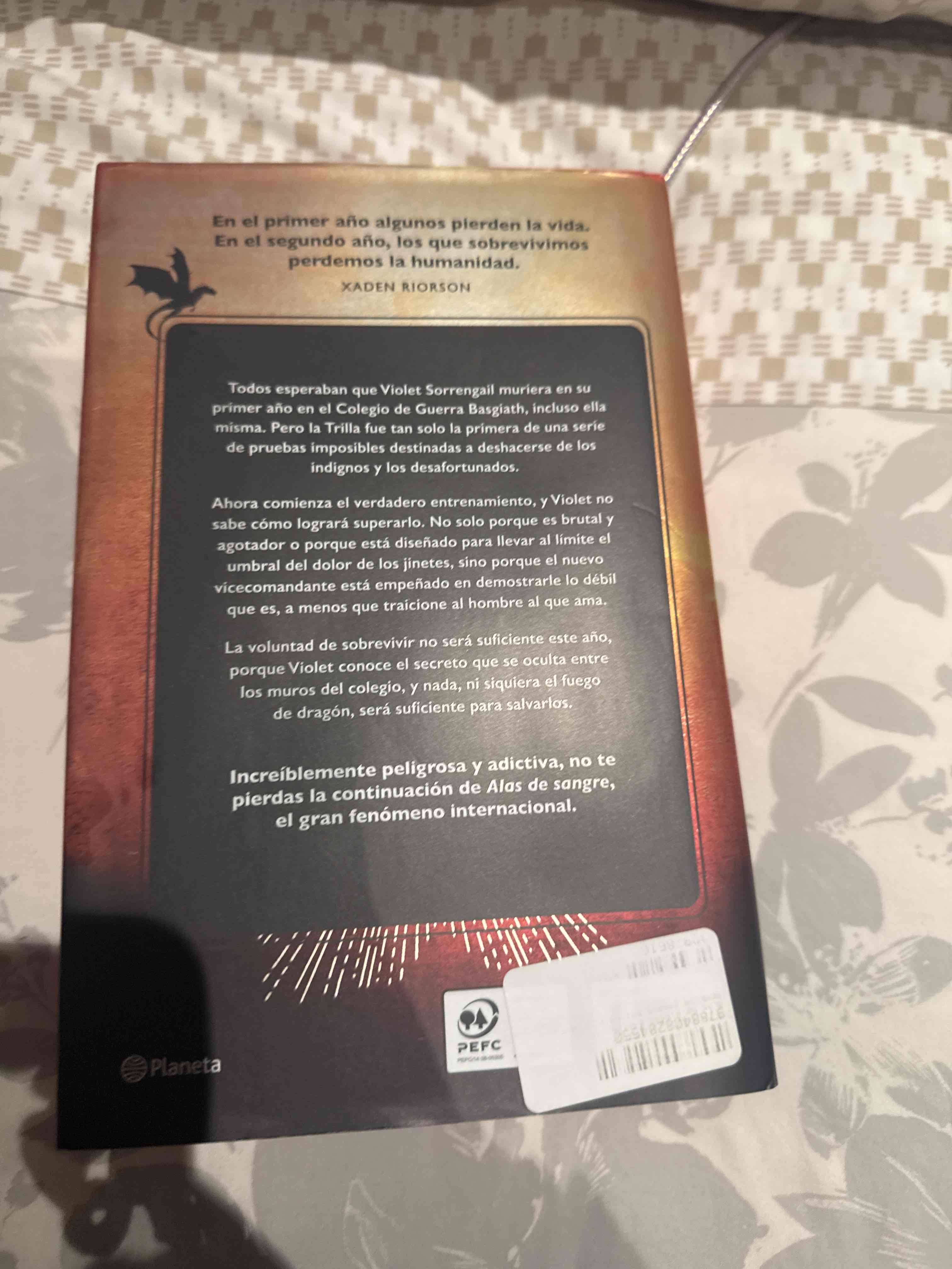 Libro "Alas de Hierro" de Rebecca Yarros - miniatura 2