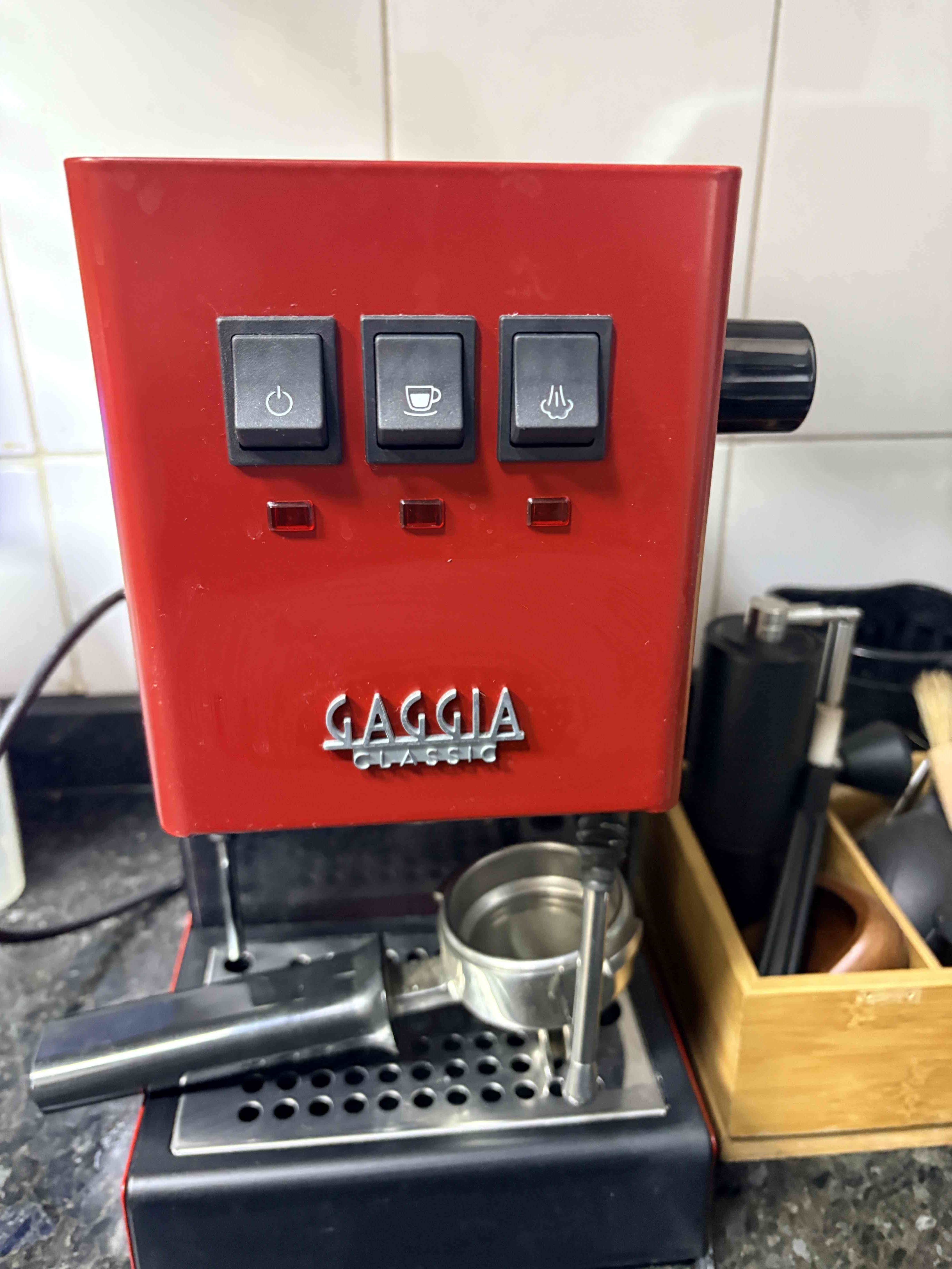 Máquina de café Gaggia Classic roja - miniatura 1