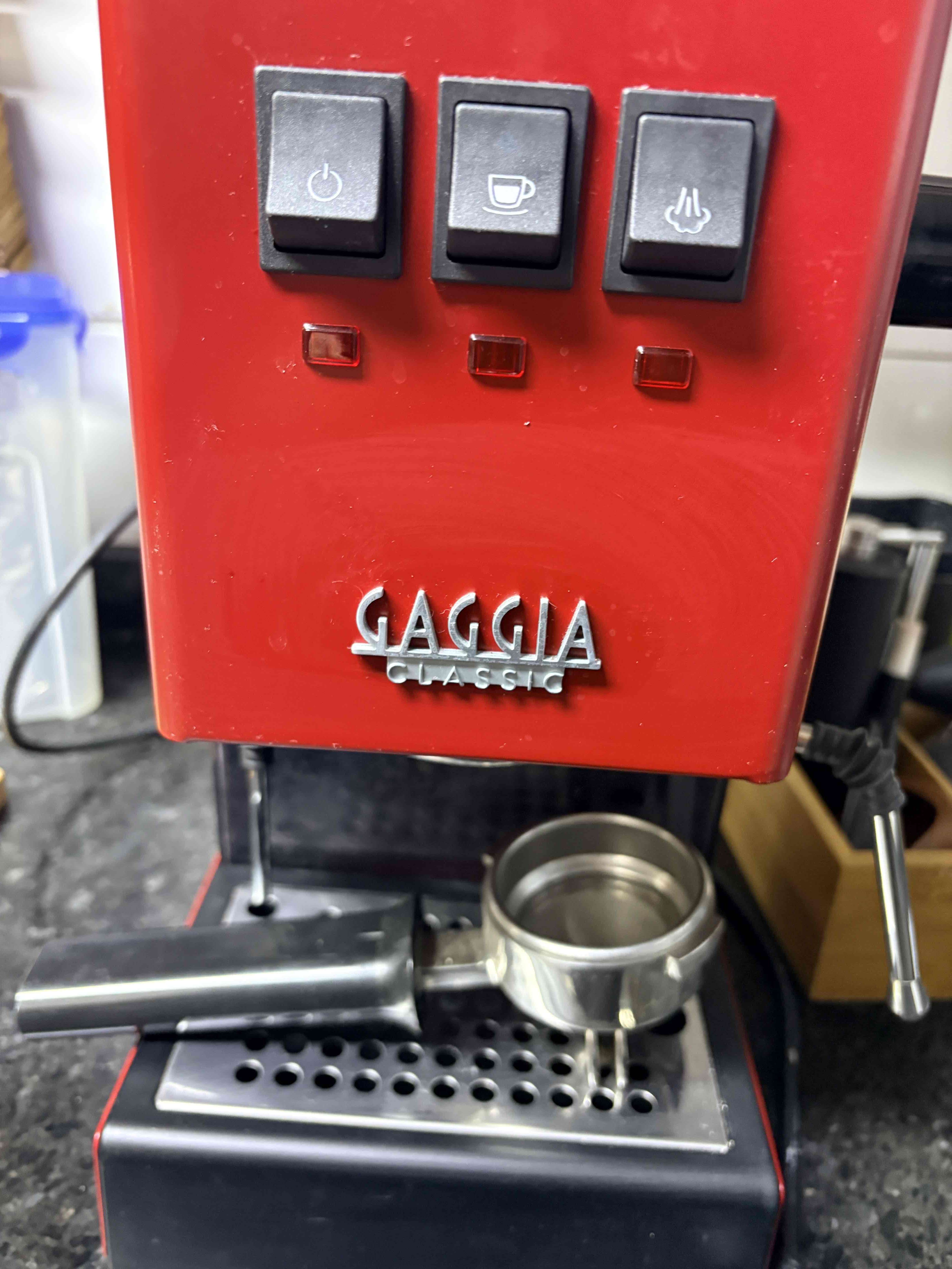 Máquina de café Gaggia Classic roja - miniatura 3