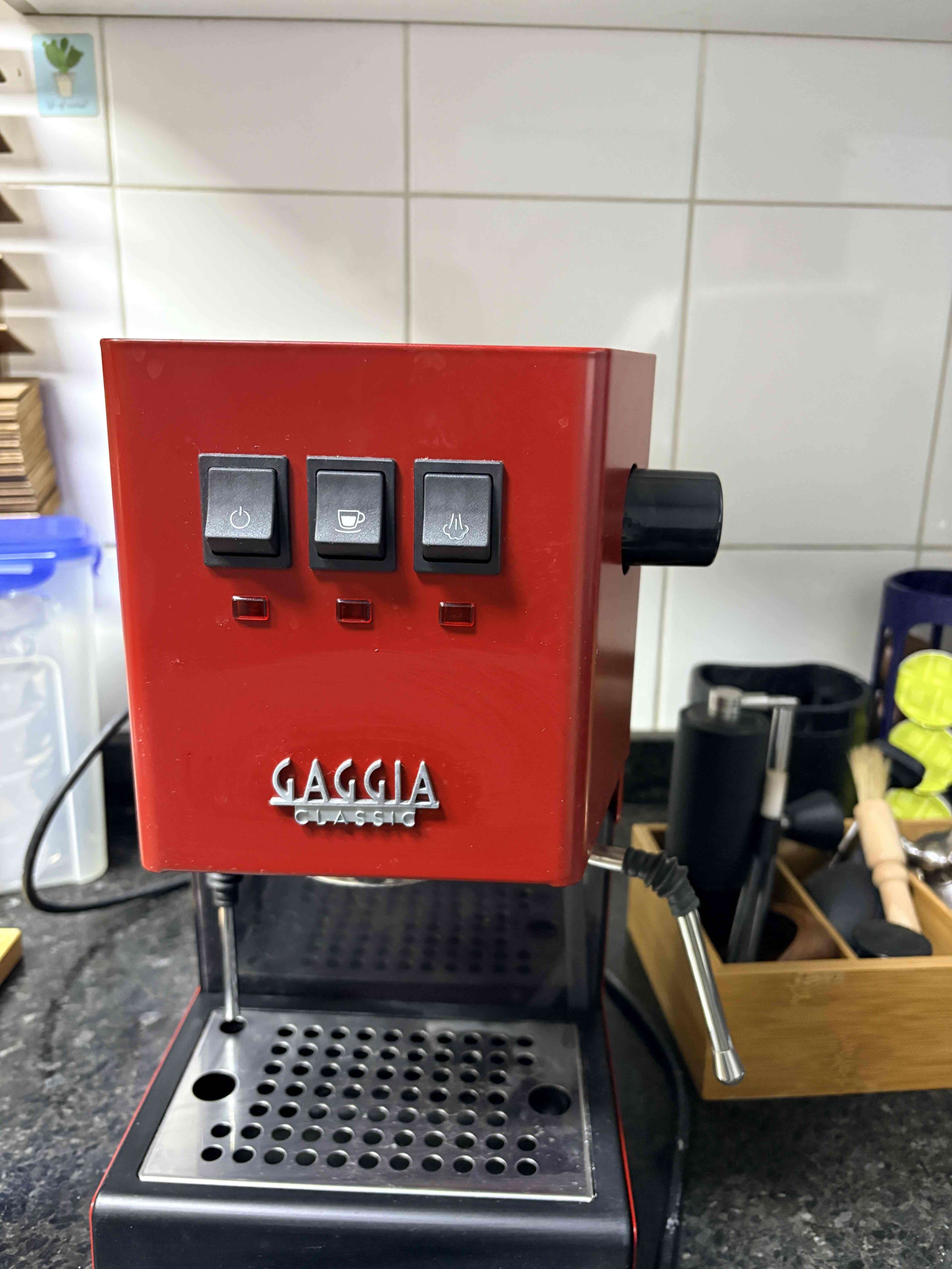 Máquina de café Gaggia Classic roja - miniatura 5