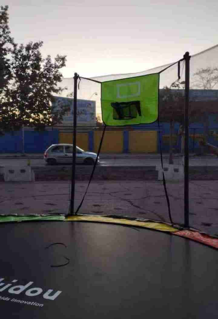 Cama elástica con red de seguridad - miniatura 2