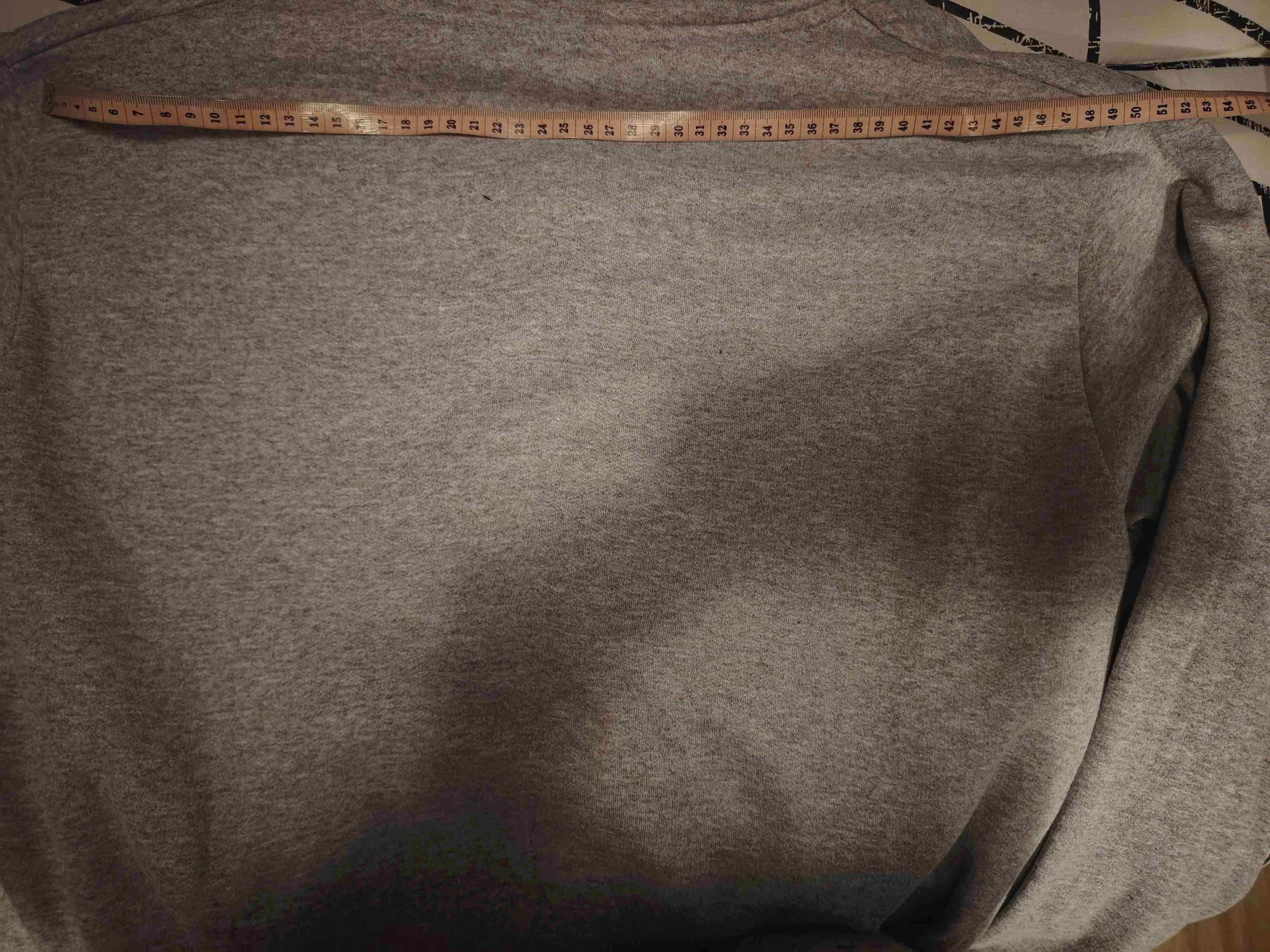 Polerón gris con capucha - miniatura 2