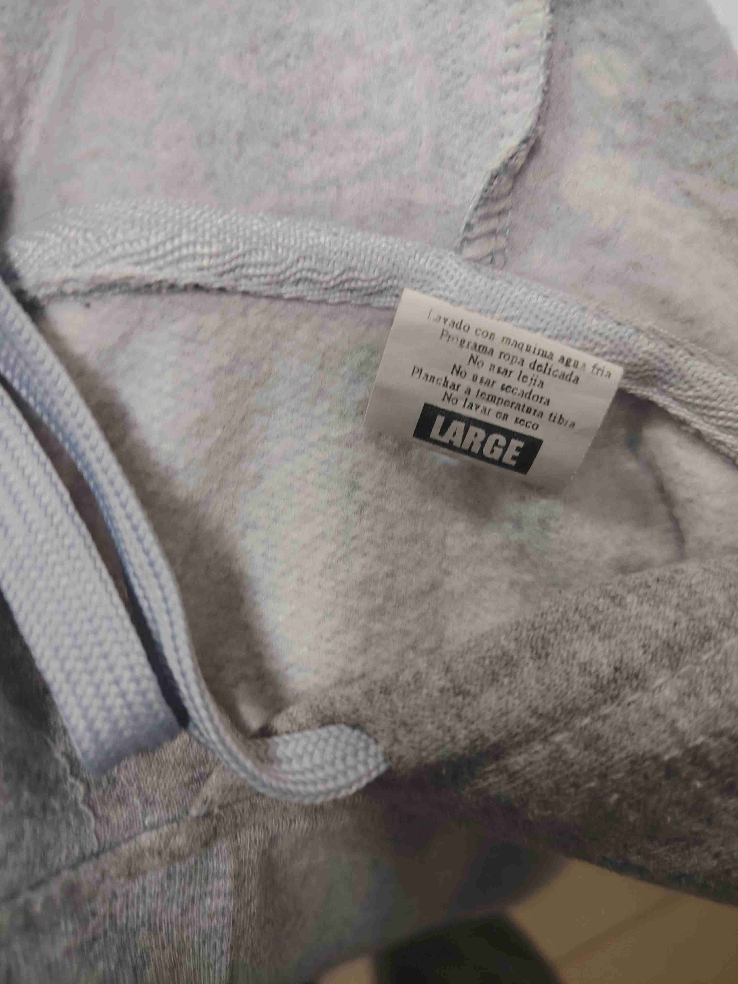 Polerón gris con capucha - miniatura 4