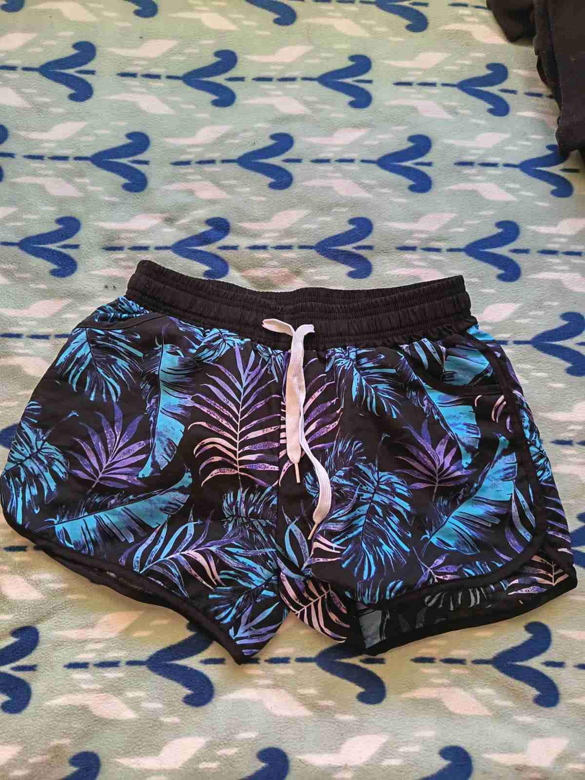 Shorts para piscina estampados tropicales