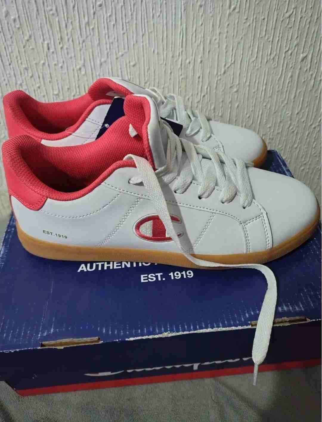 Zapatillas deportivas blancas y rojas - miniatura 4