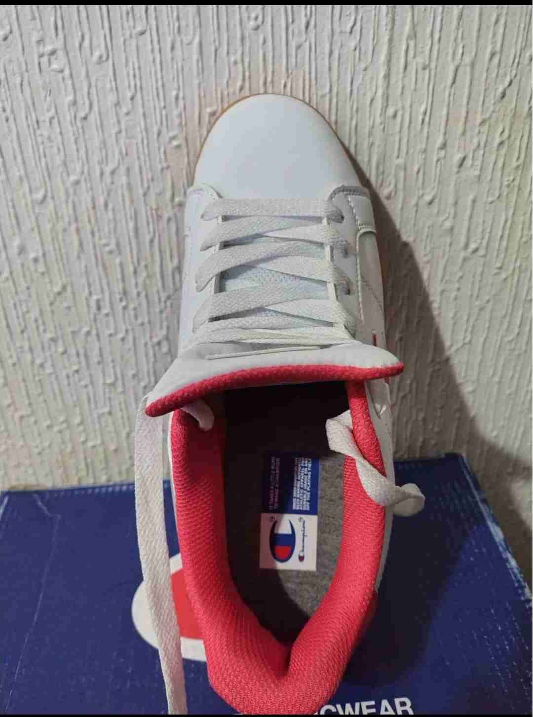 Zapatillas deportivas blancas y rojas - miniatura 6