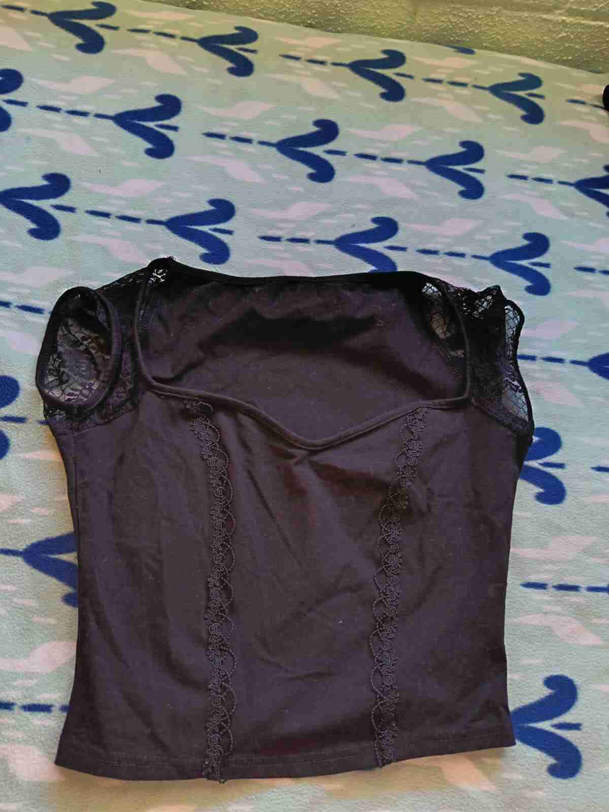 Top negro con encaje - miniatura 1