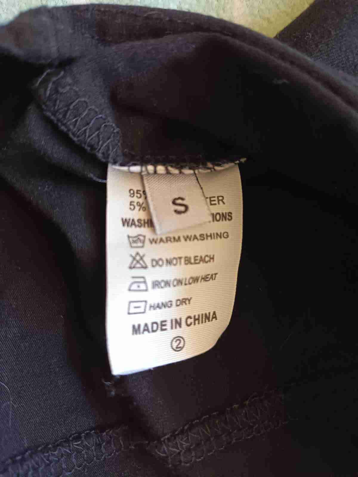 Top negro con encaje - miniatura 3