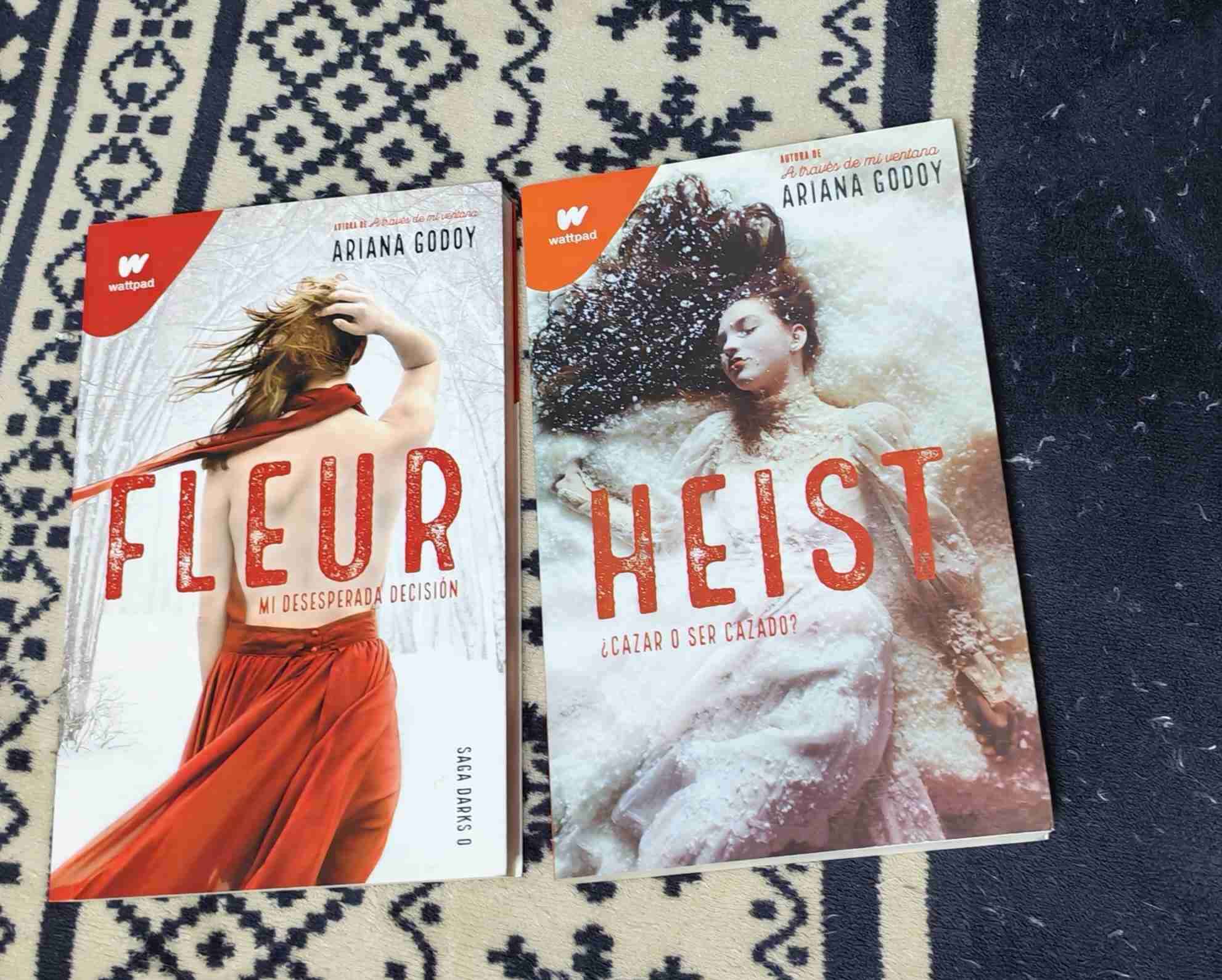 Libros 'Fleur' y 'Heist' de Ariana Godoy