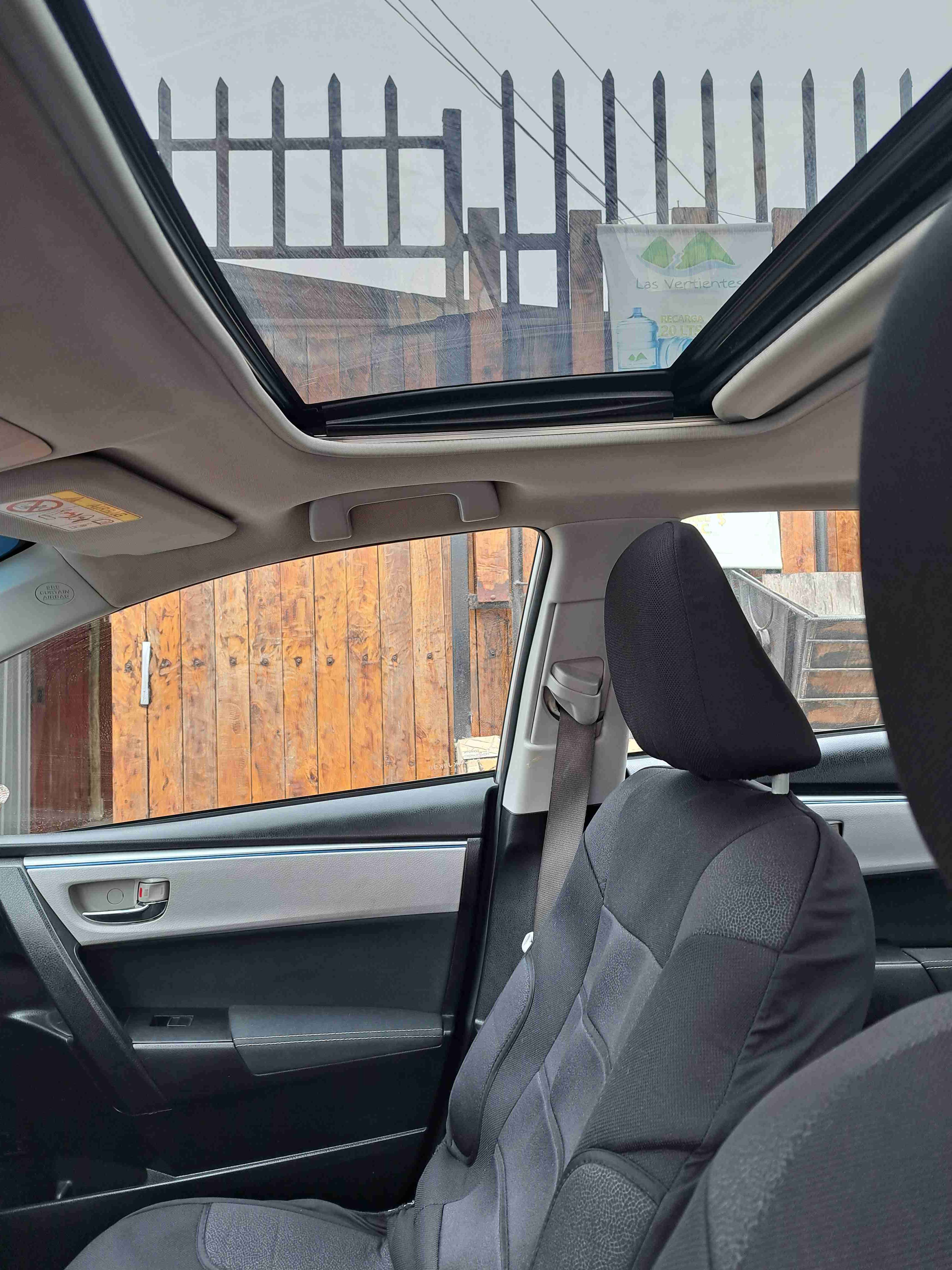 Auto sedan toyota corolla - miniatura 2