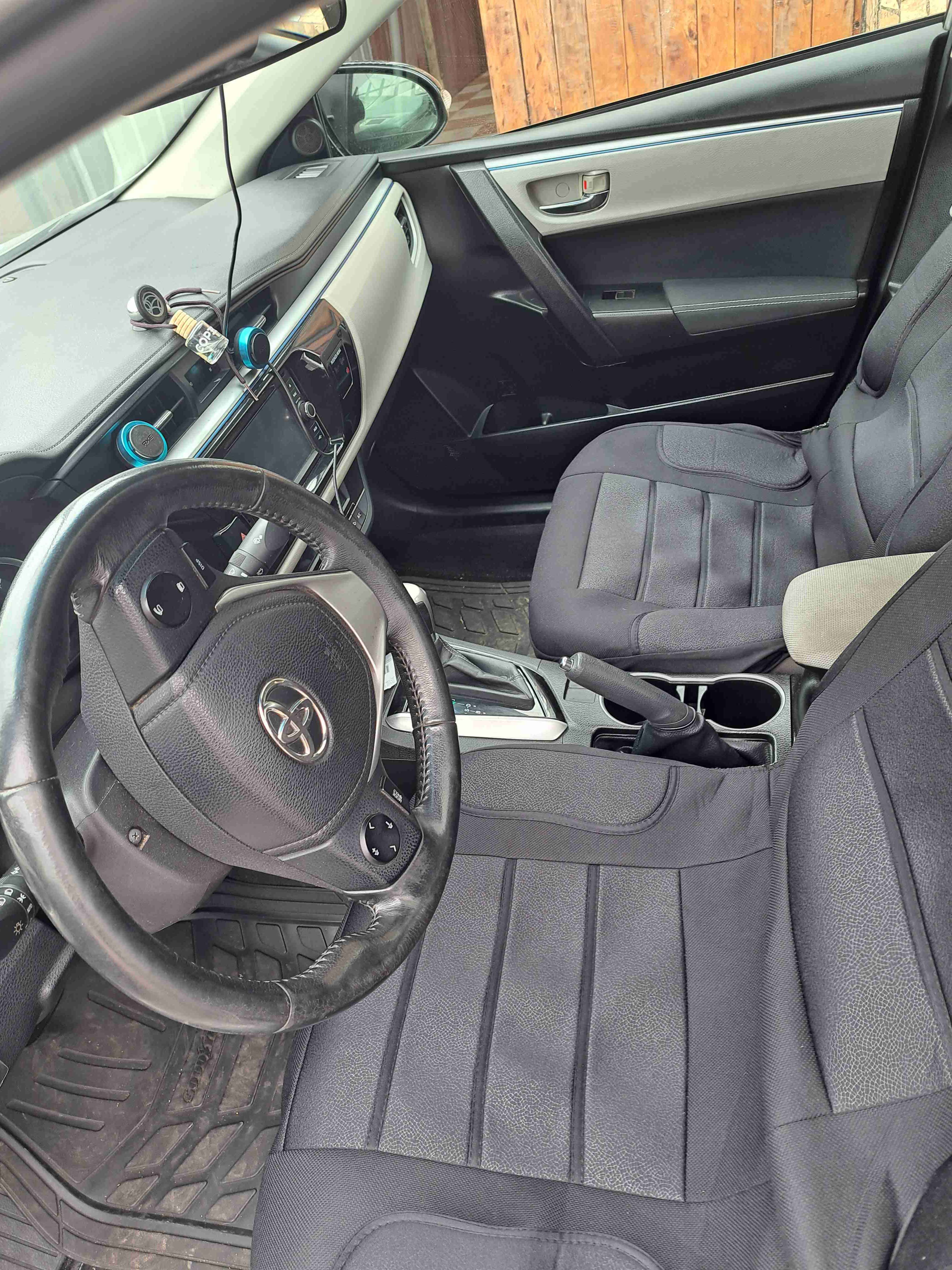 Auto sedan toyota corolla - miniatura 3