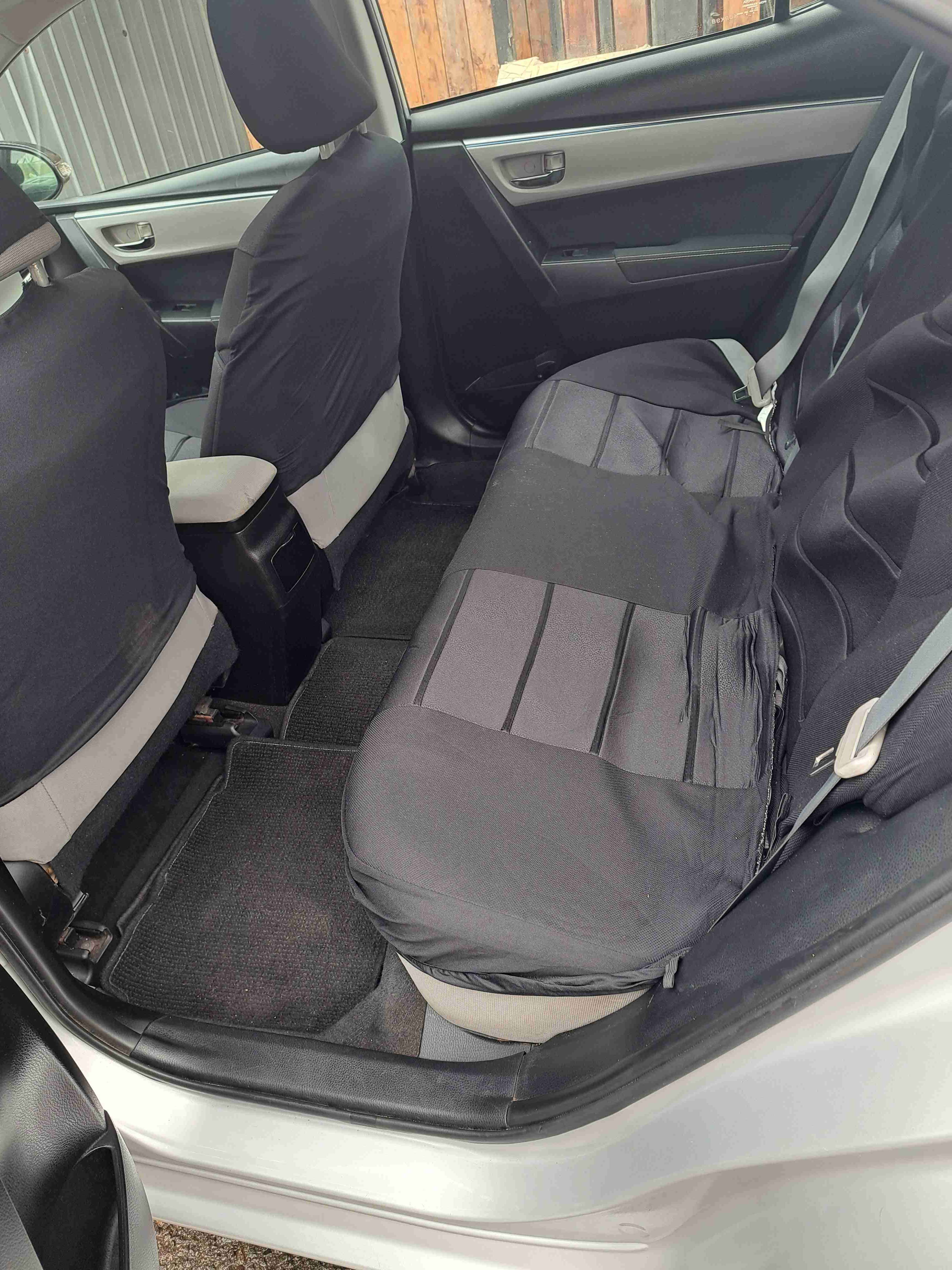 Auto sedan toyota corolla - miniatura 4