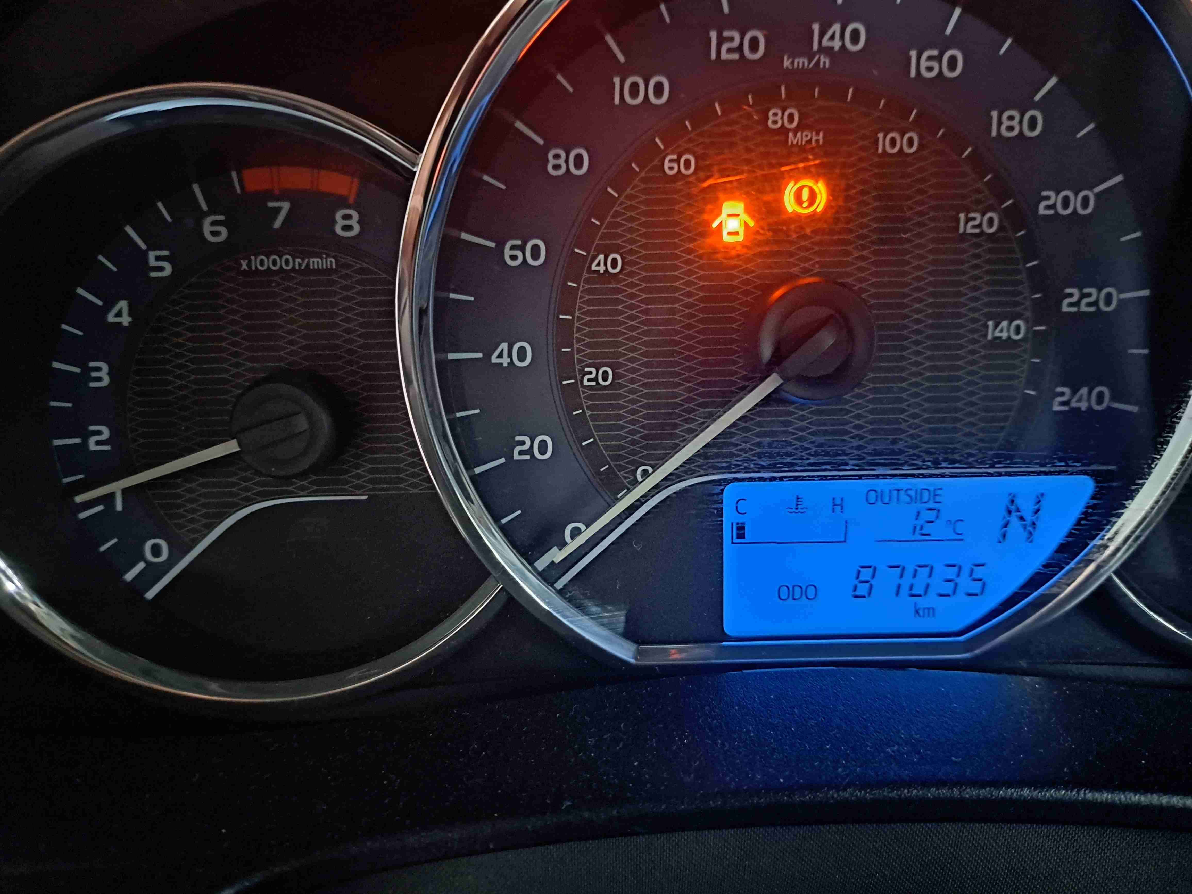 Auto sedan toyota corolla - miniatura 6