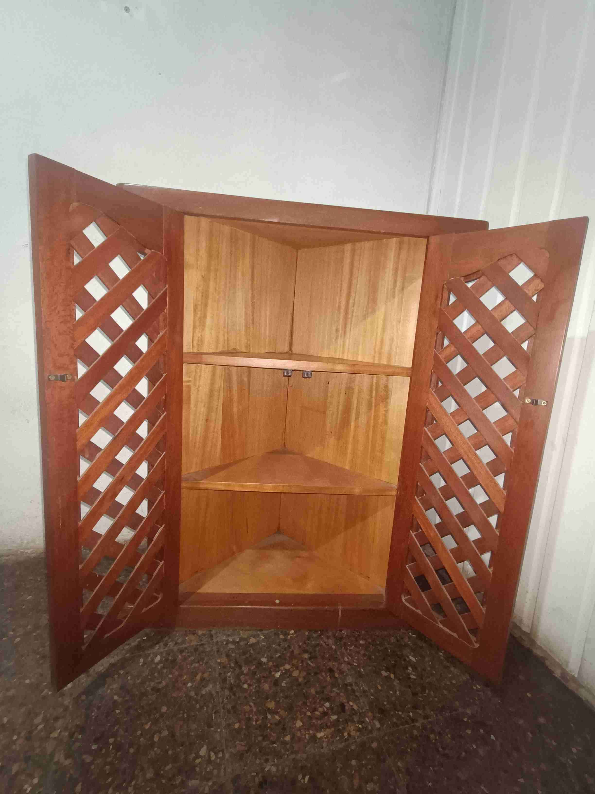 Esquinero de madera con puertas - miniatura 2