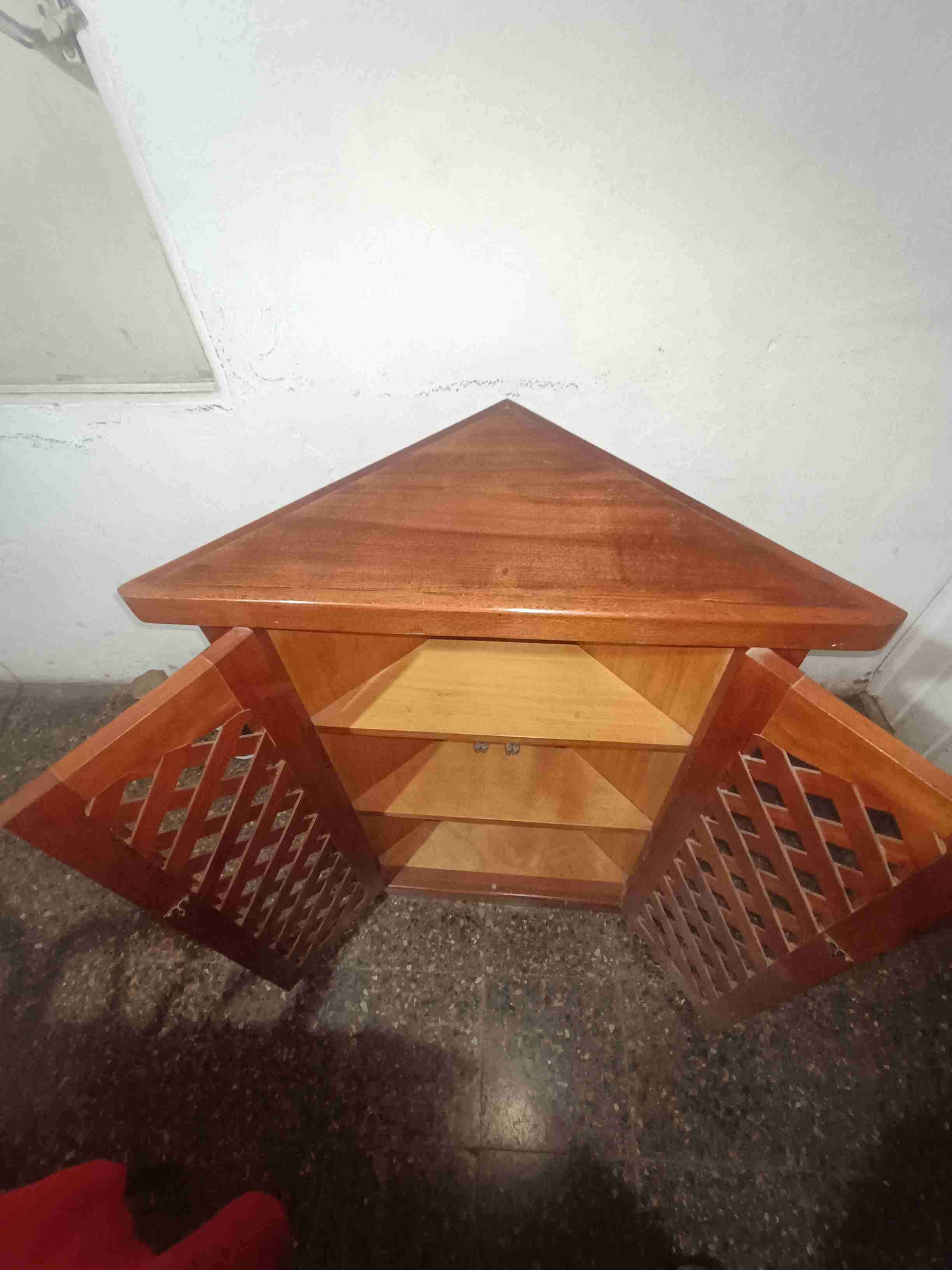 Esquinero de madera con puertas - miniatura 3