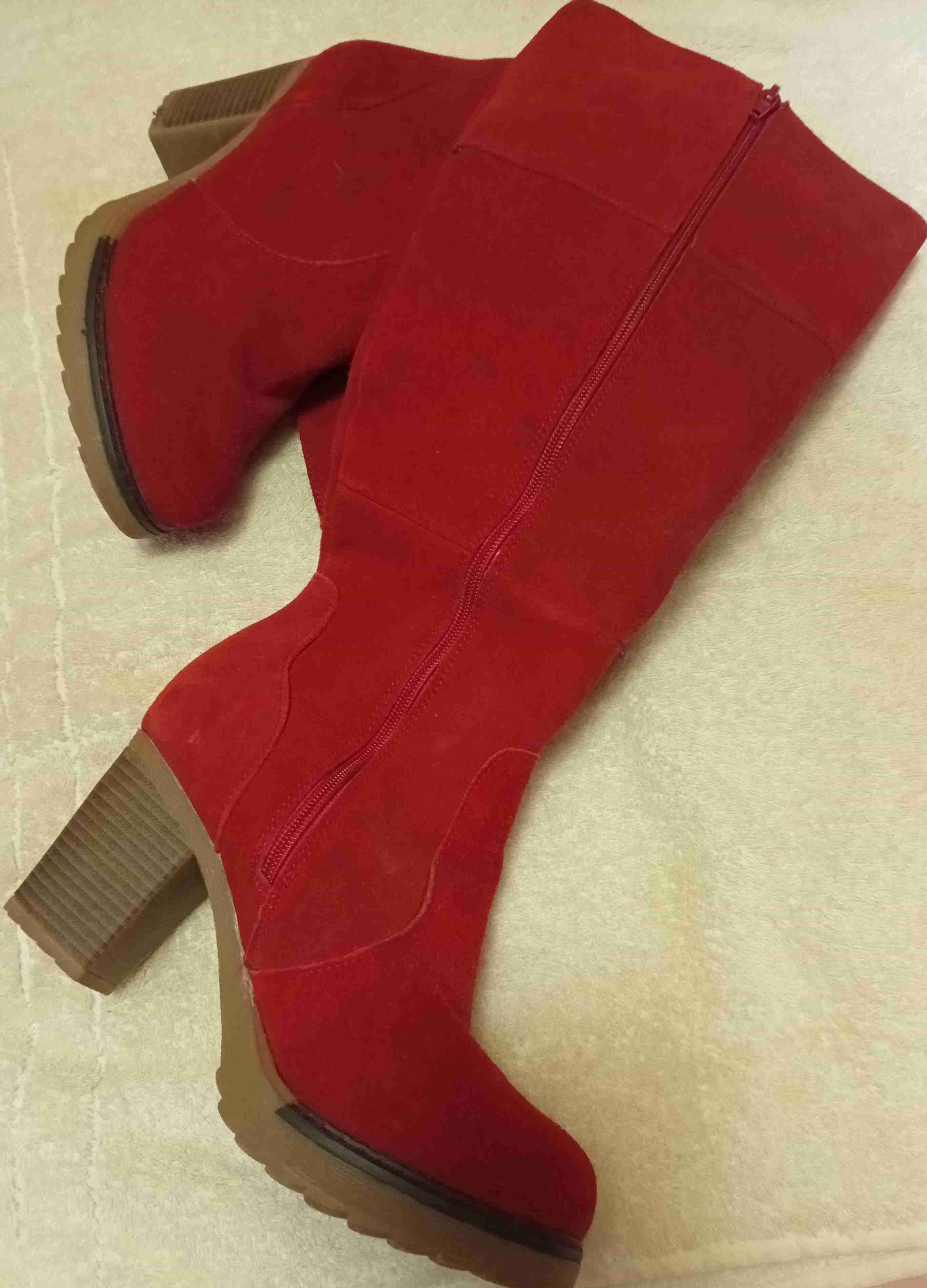 Botas rojas cuero gamuza con taco
