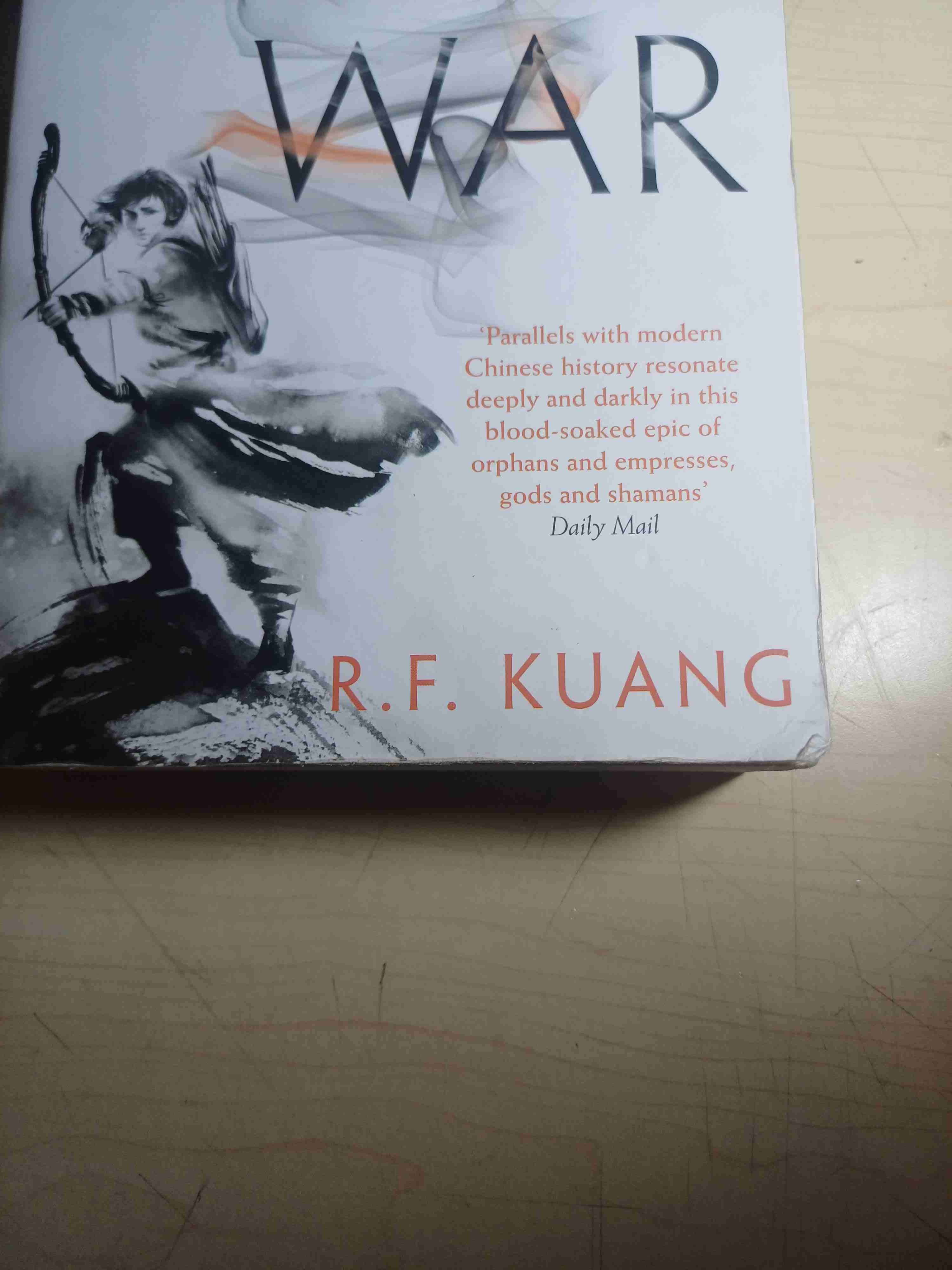 Libro 'The Poppy War' R.F. Kuang - miniatura 3