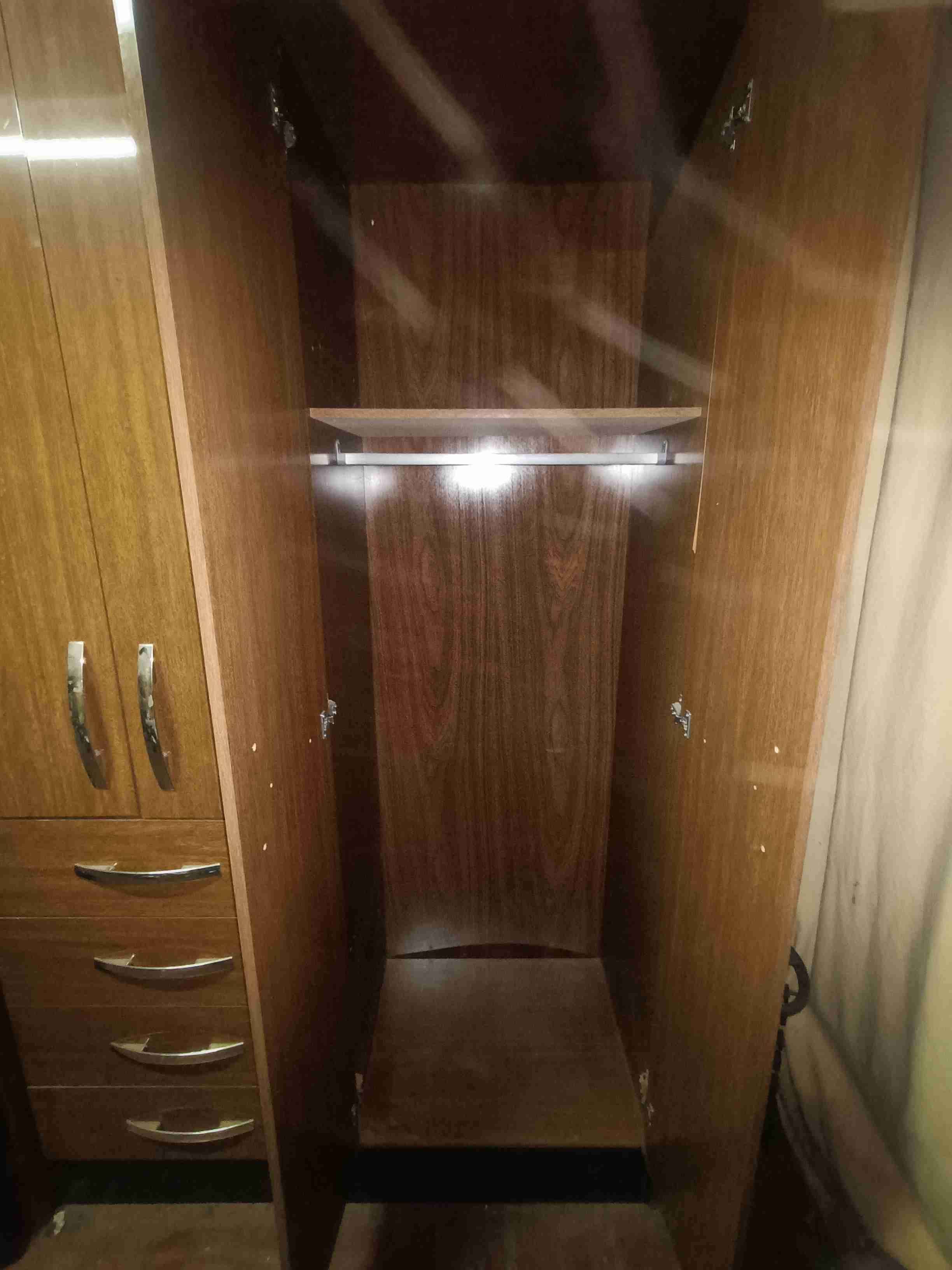 Closet de madera con cajones - miniatura 3