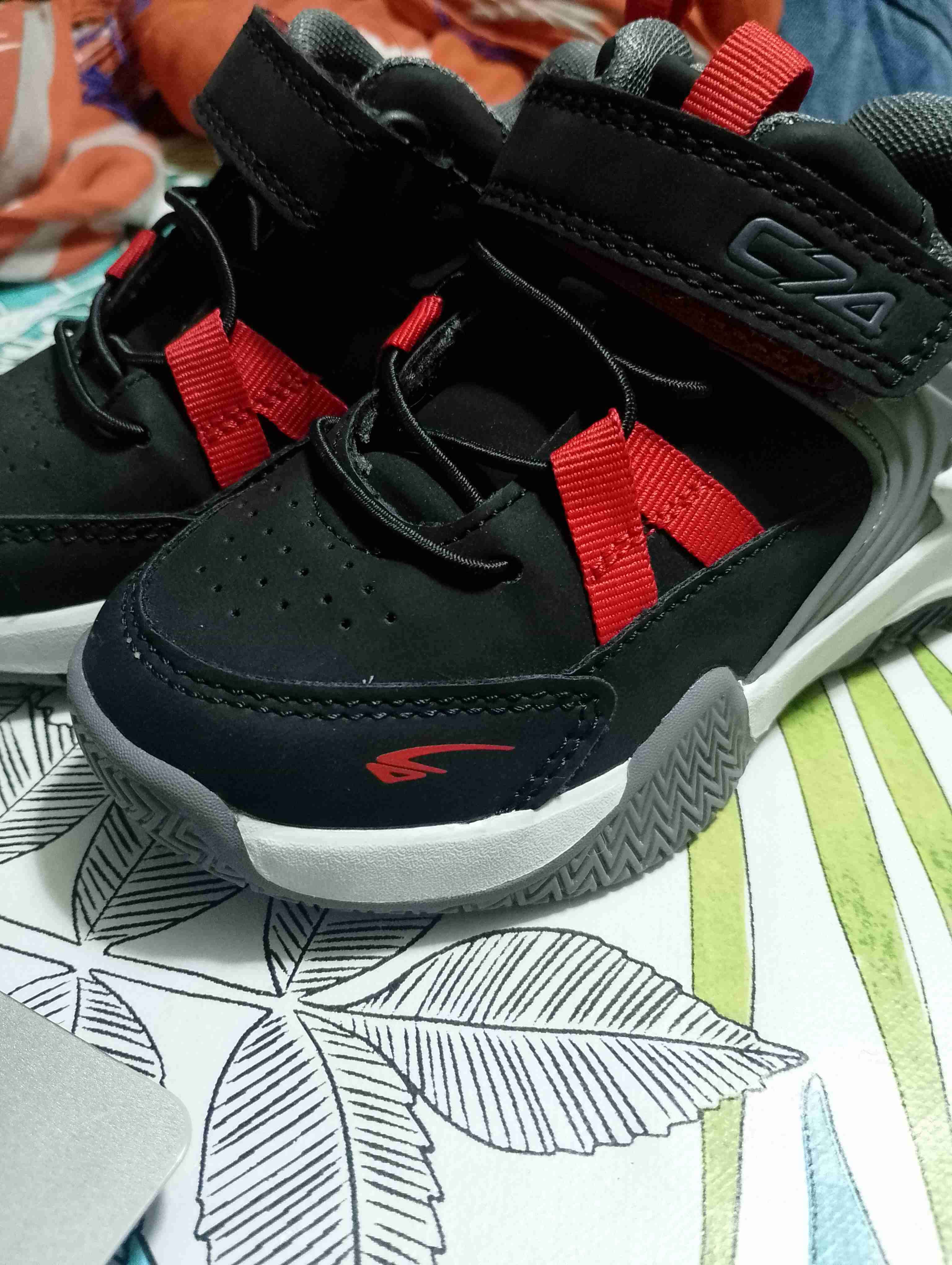 Zapatillas deportivas negras y rojas - miniatura 2