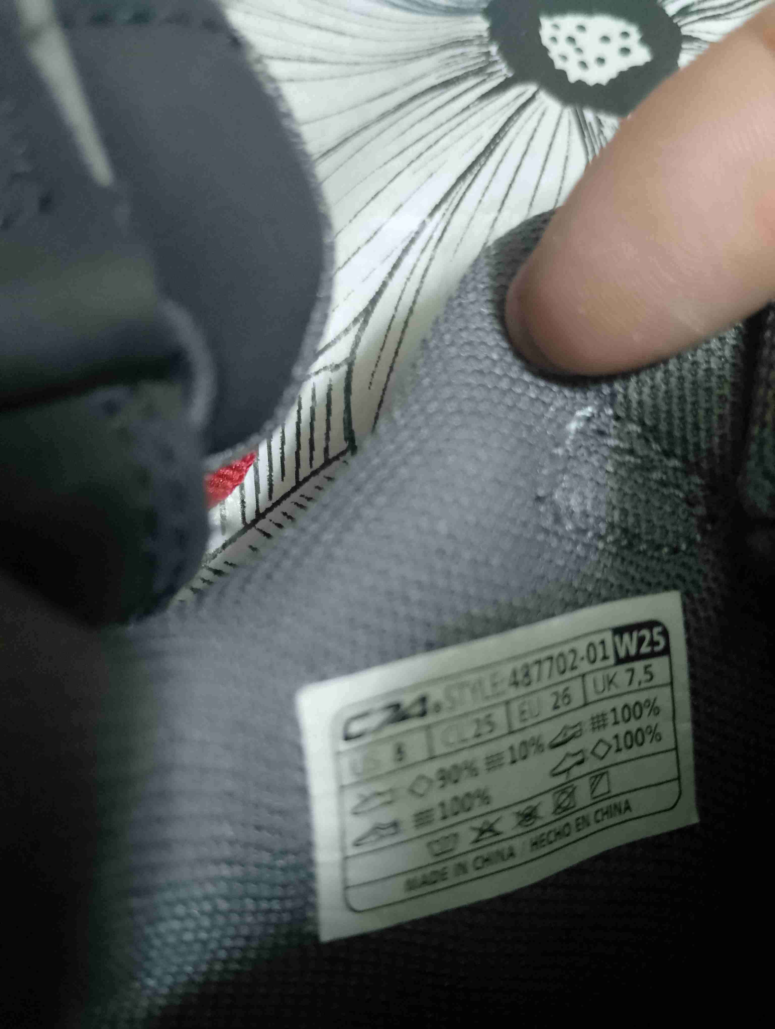 Zapatillas deportivas negras y rojas - miniatura 4