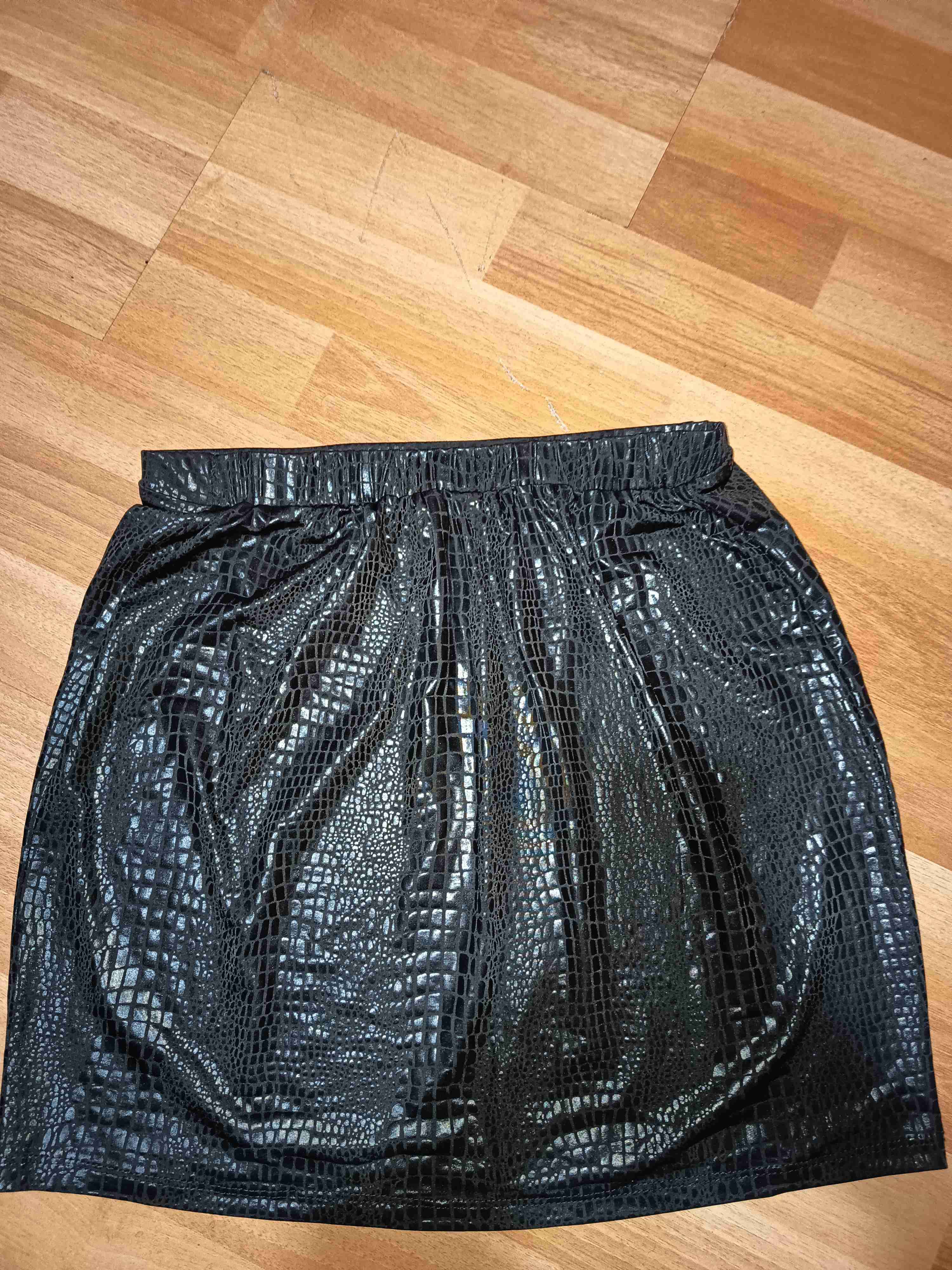 Vestido brillante y falda estilo cuero - miniatura 3