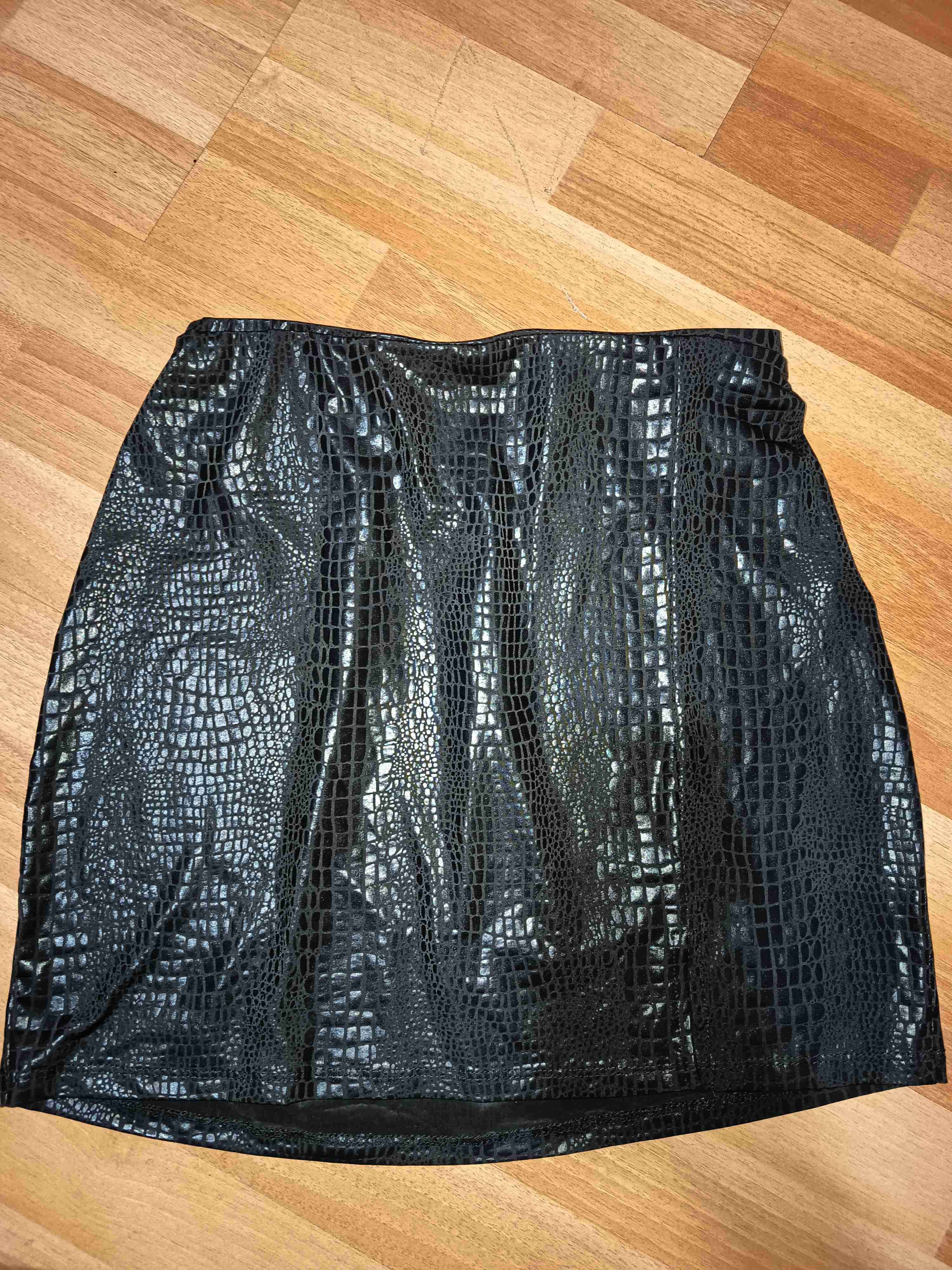 Vestido brillante y falda estilo cuero - miniatura 4