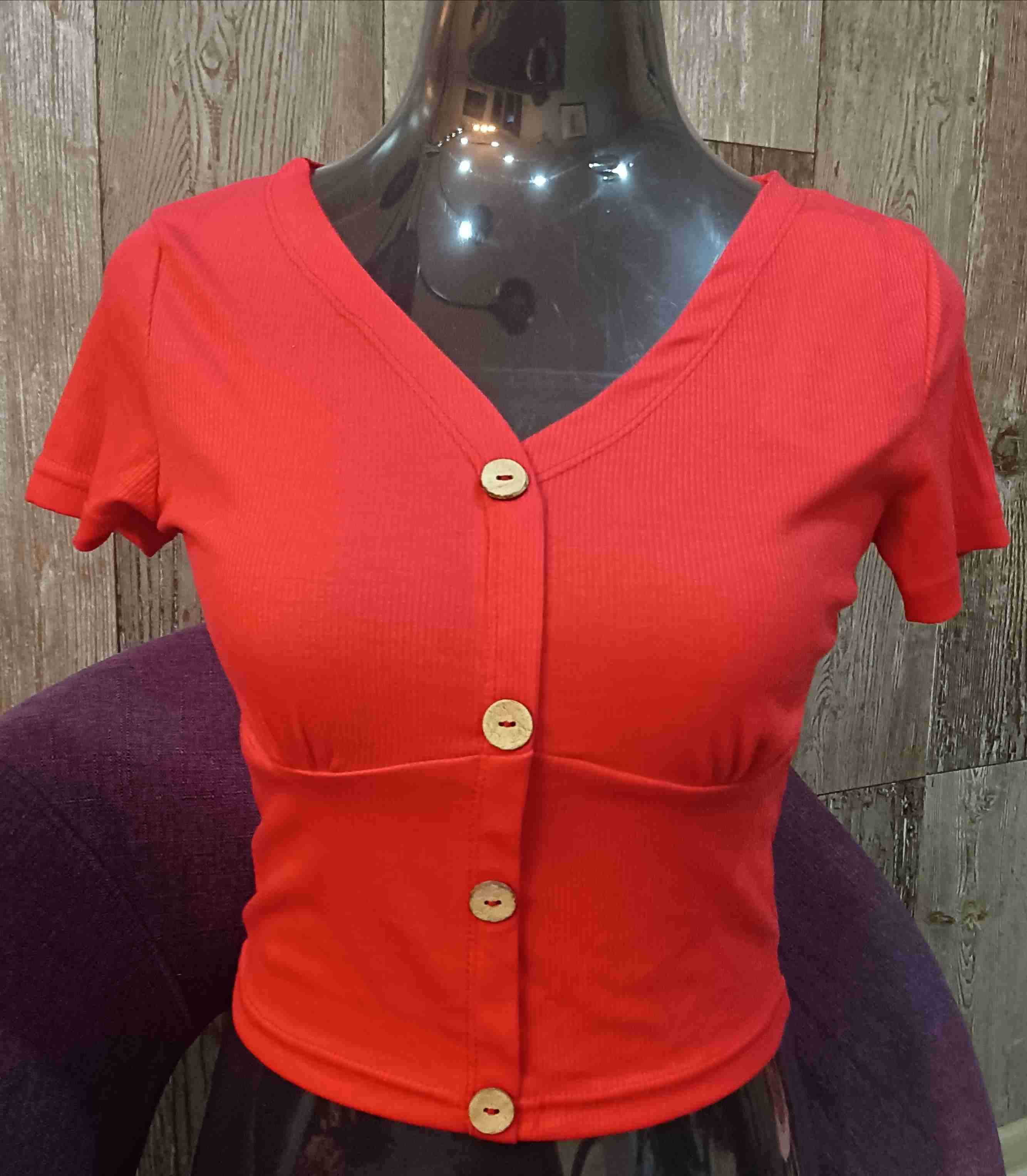 Nueva Polera Roja con botones Talla S/M - miniatura 1