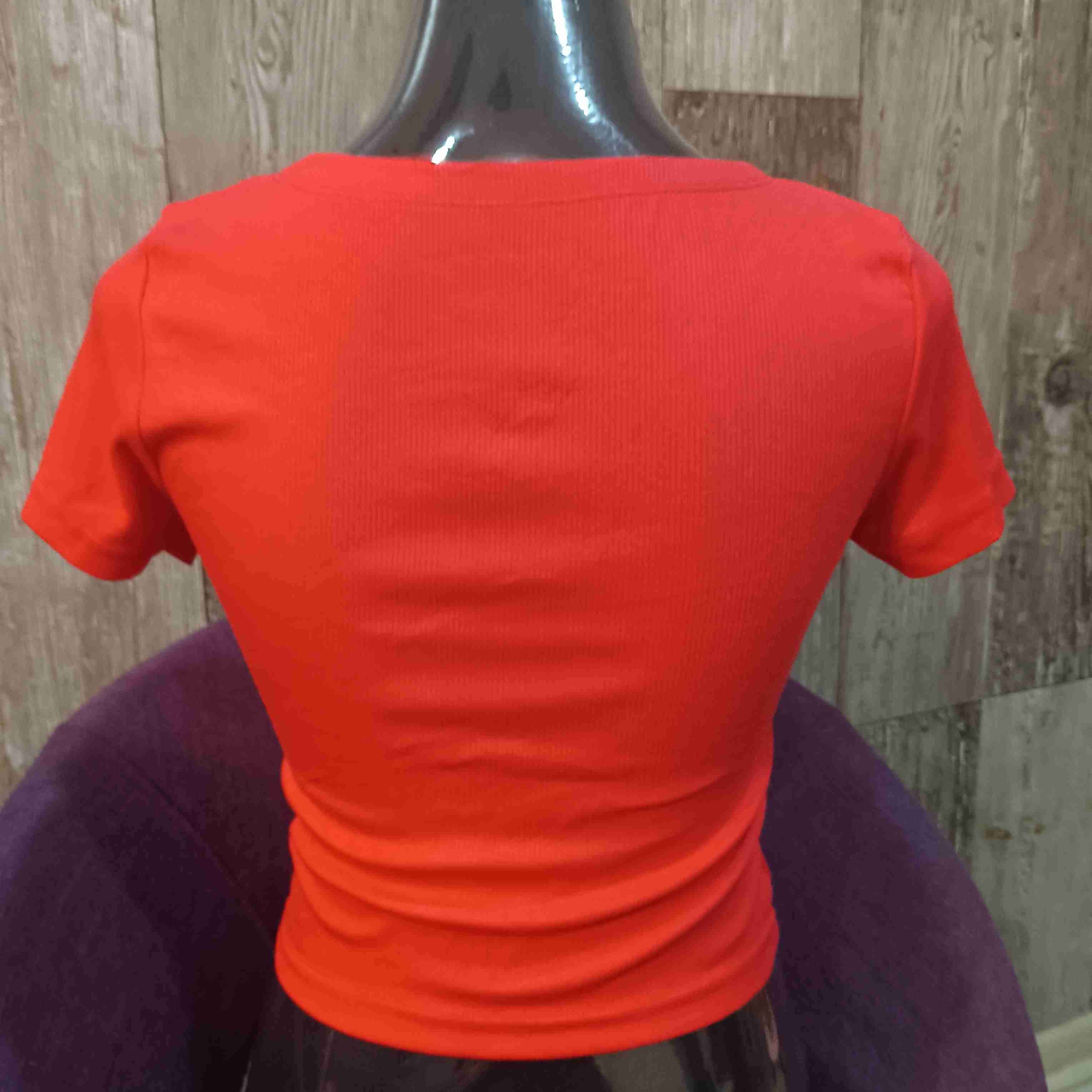 Nueva Polera Roja con botones Talla S/M - miniatura 2