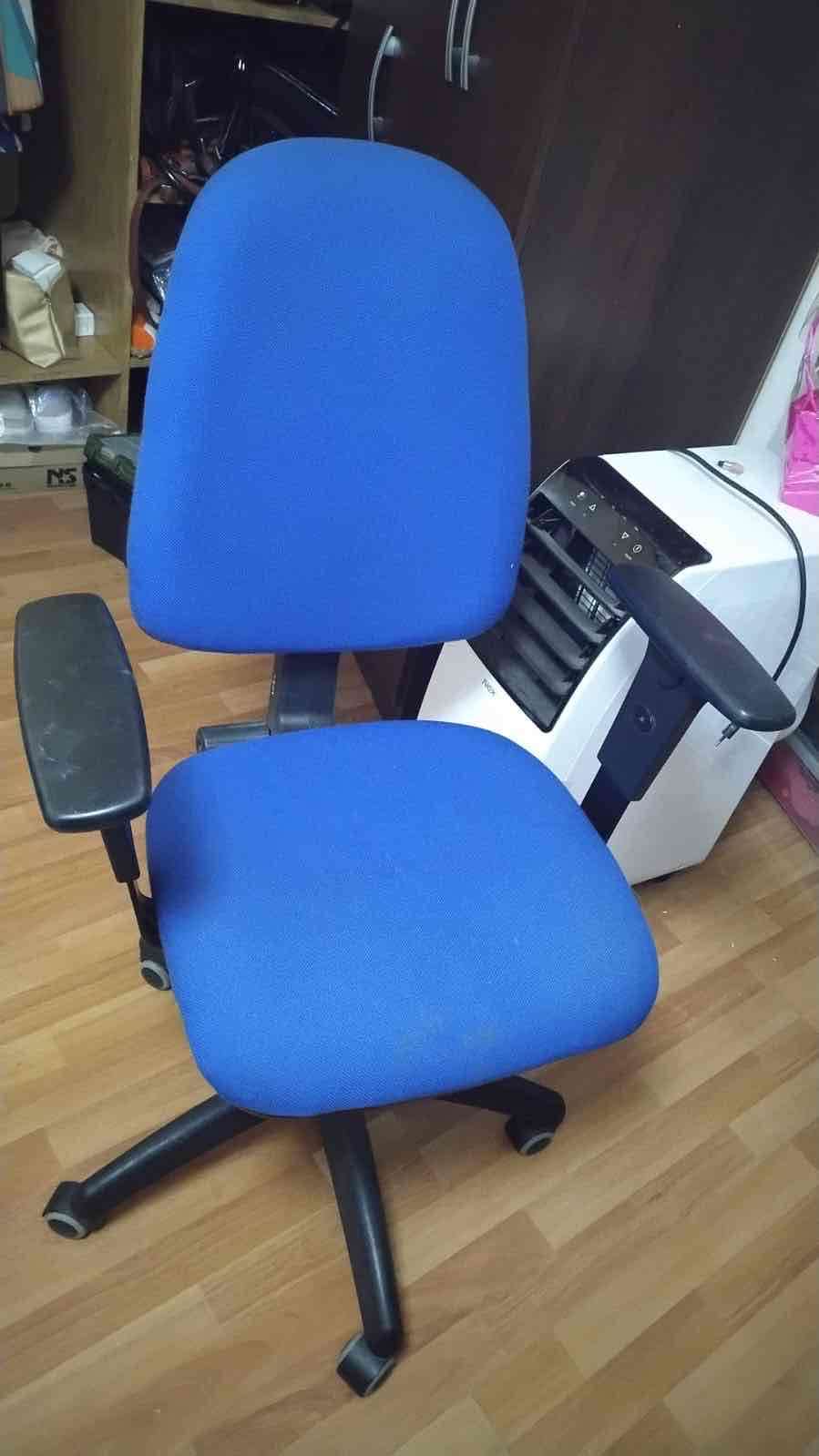 Silla de oficina azul