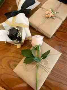 Bolsa decorativa y bufanda roja - miniatura 5