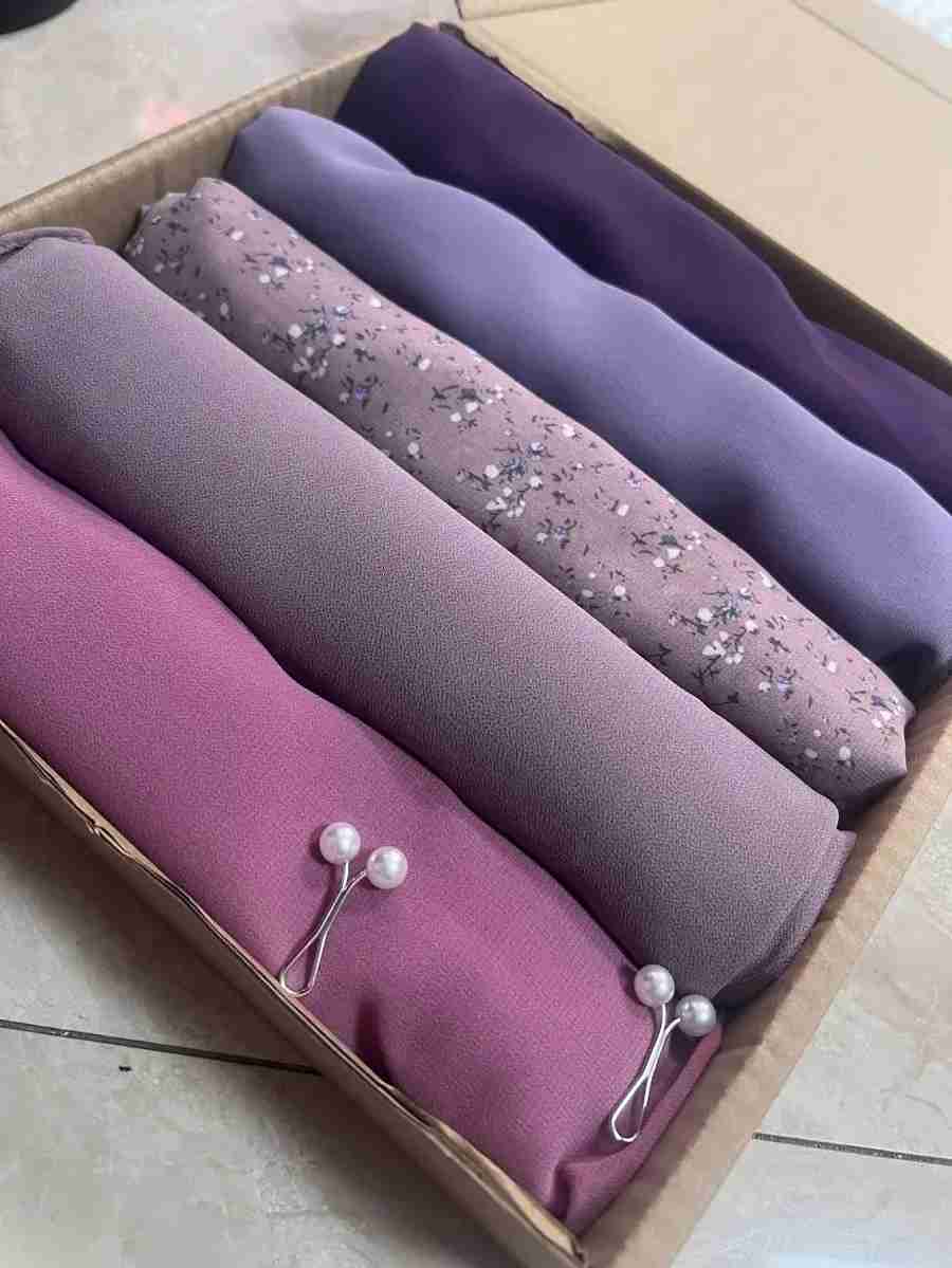 Bolsa decorativa y bufanda roja - miniatura 6