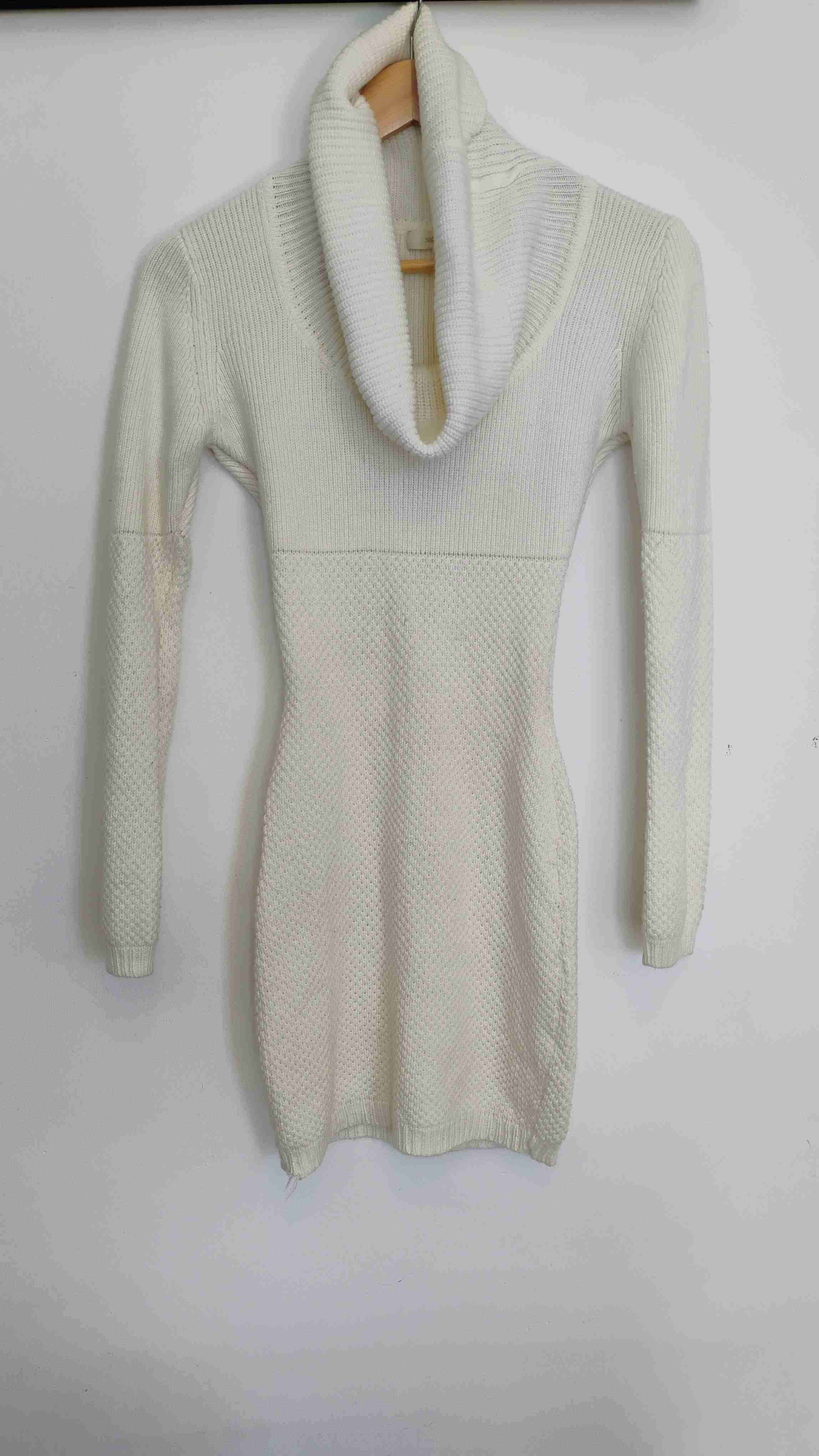 Vestido sweater cuello alto blanco