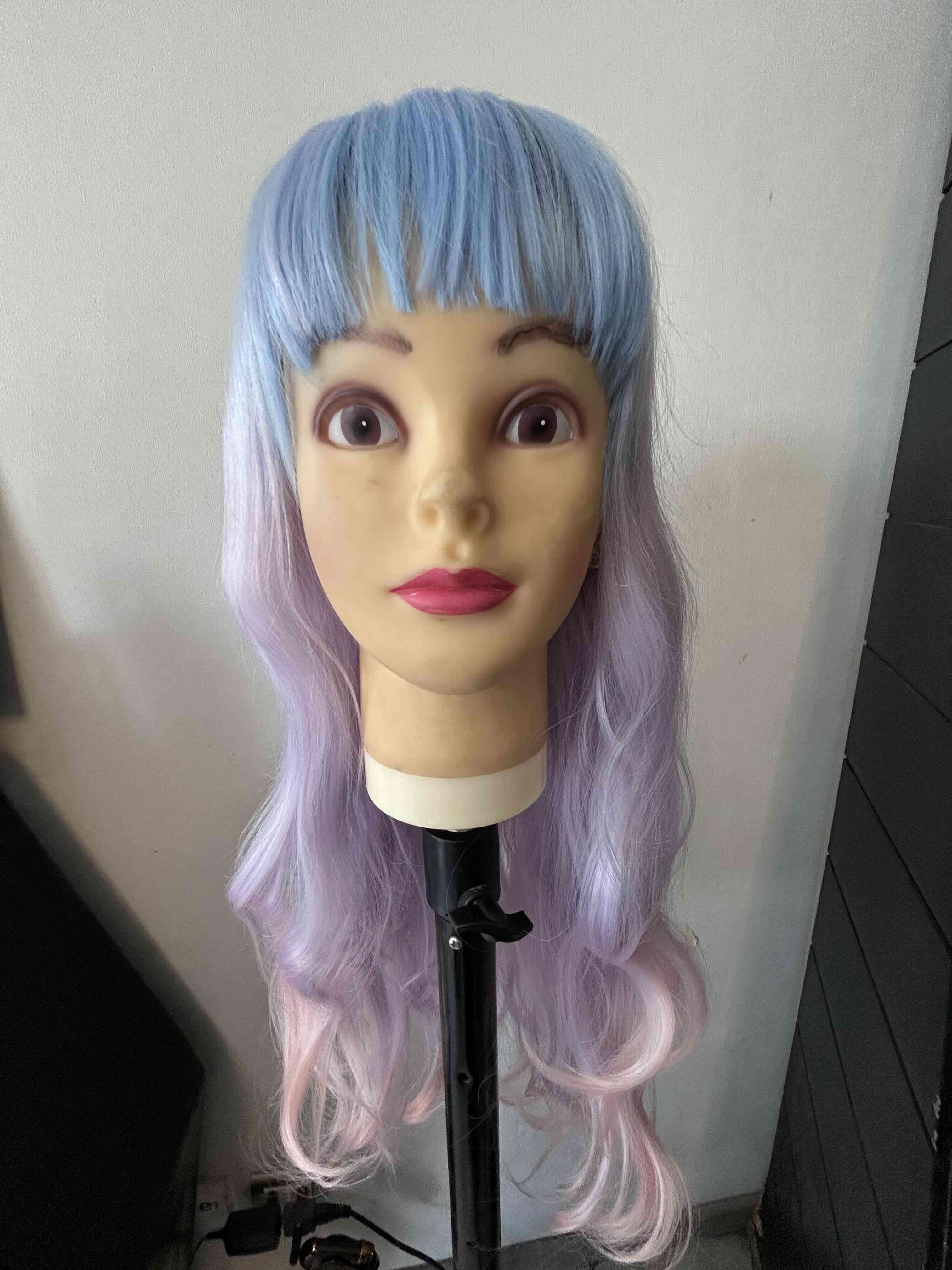 Peluca azul con rosado