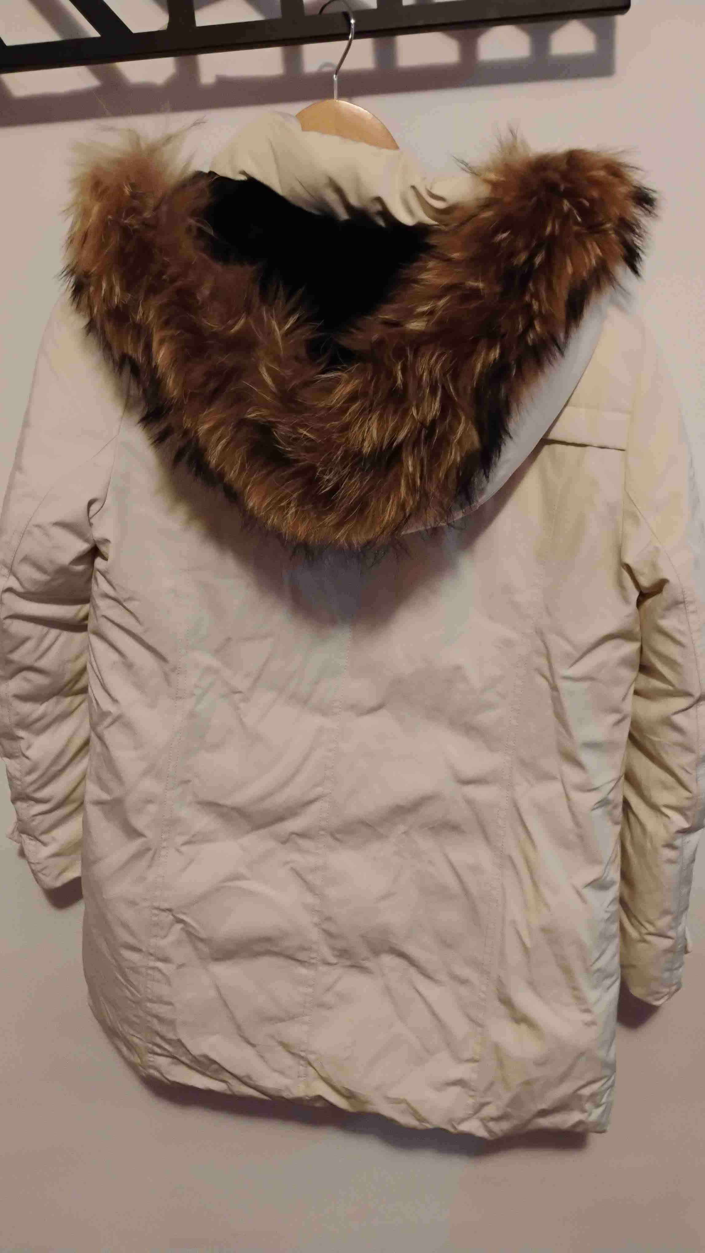 Parka blanco invierno con capucha de peluche - miniatura 4