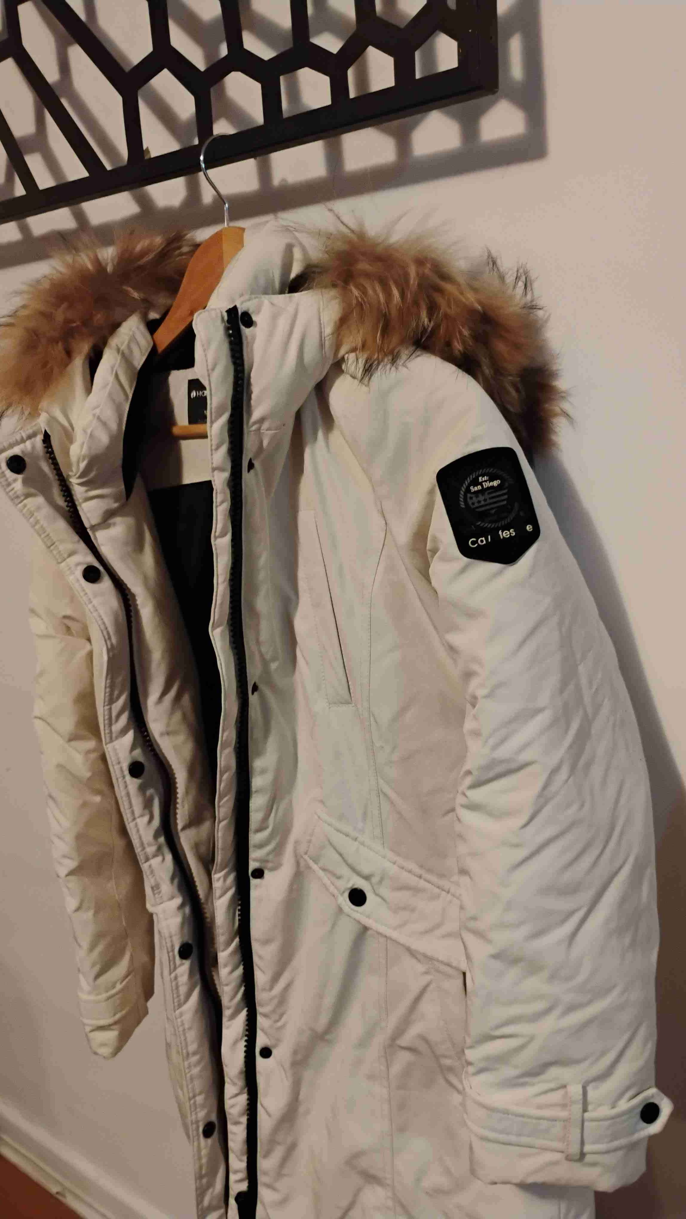 Parka blanco invierno con capucha de peluche - miniatura 5