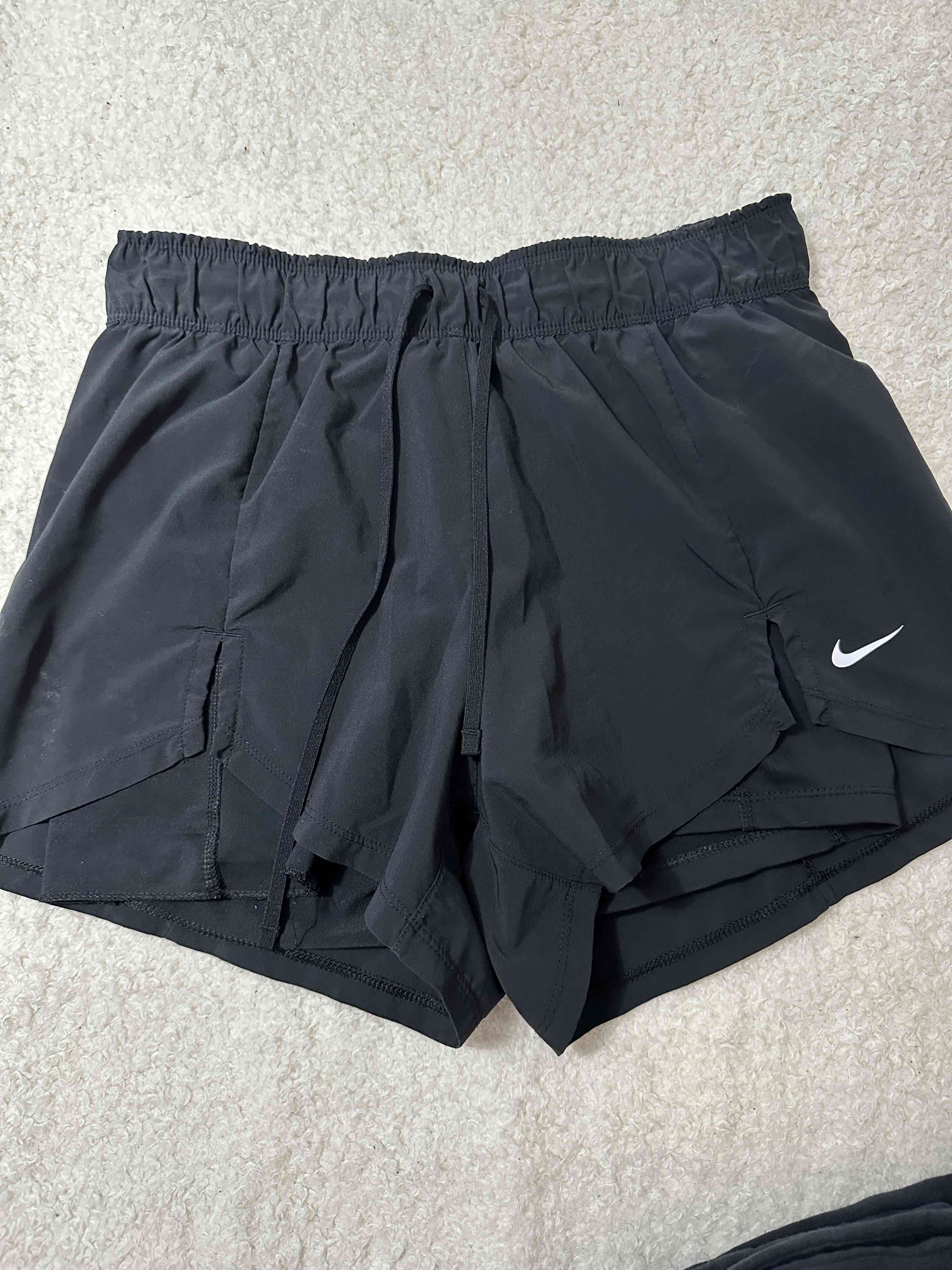 Shorts deportivos negros Nike - miniatura 1