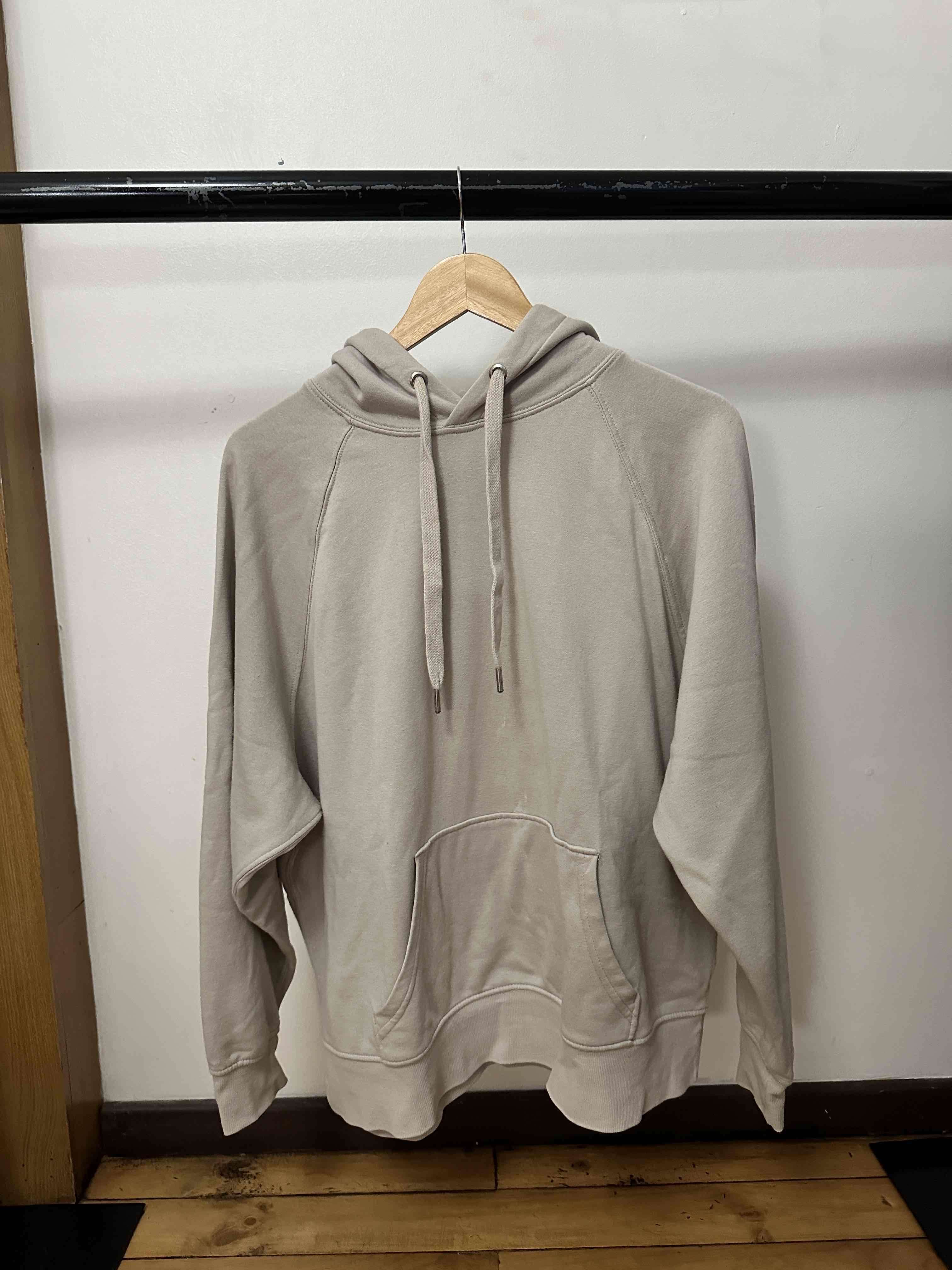 Polerón color beige con capucha - miniatura 1