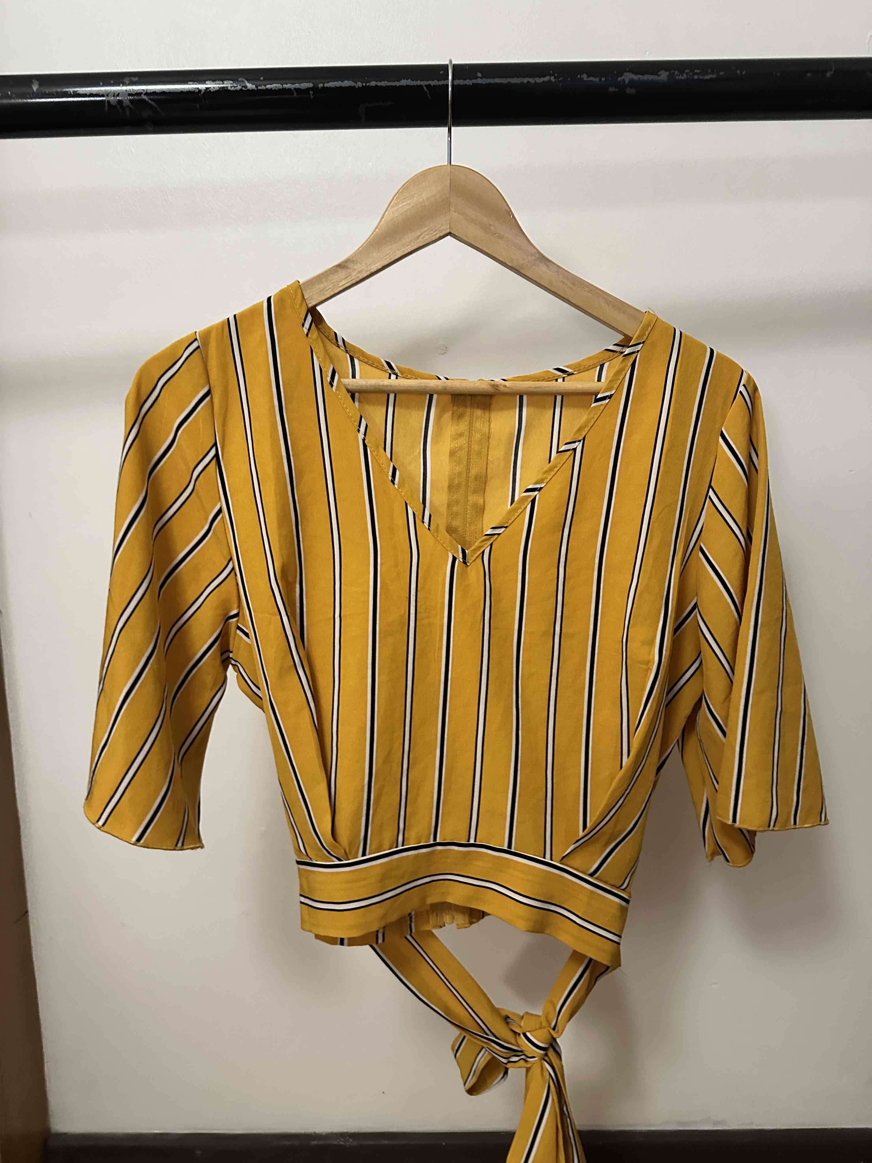 Blusa amarilla a rayas - miniatura 1