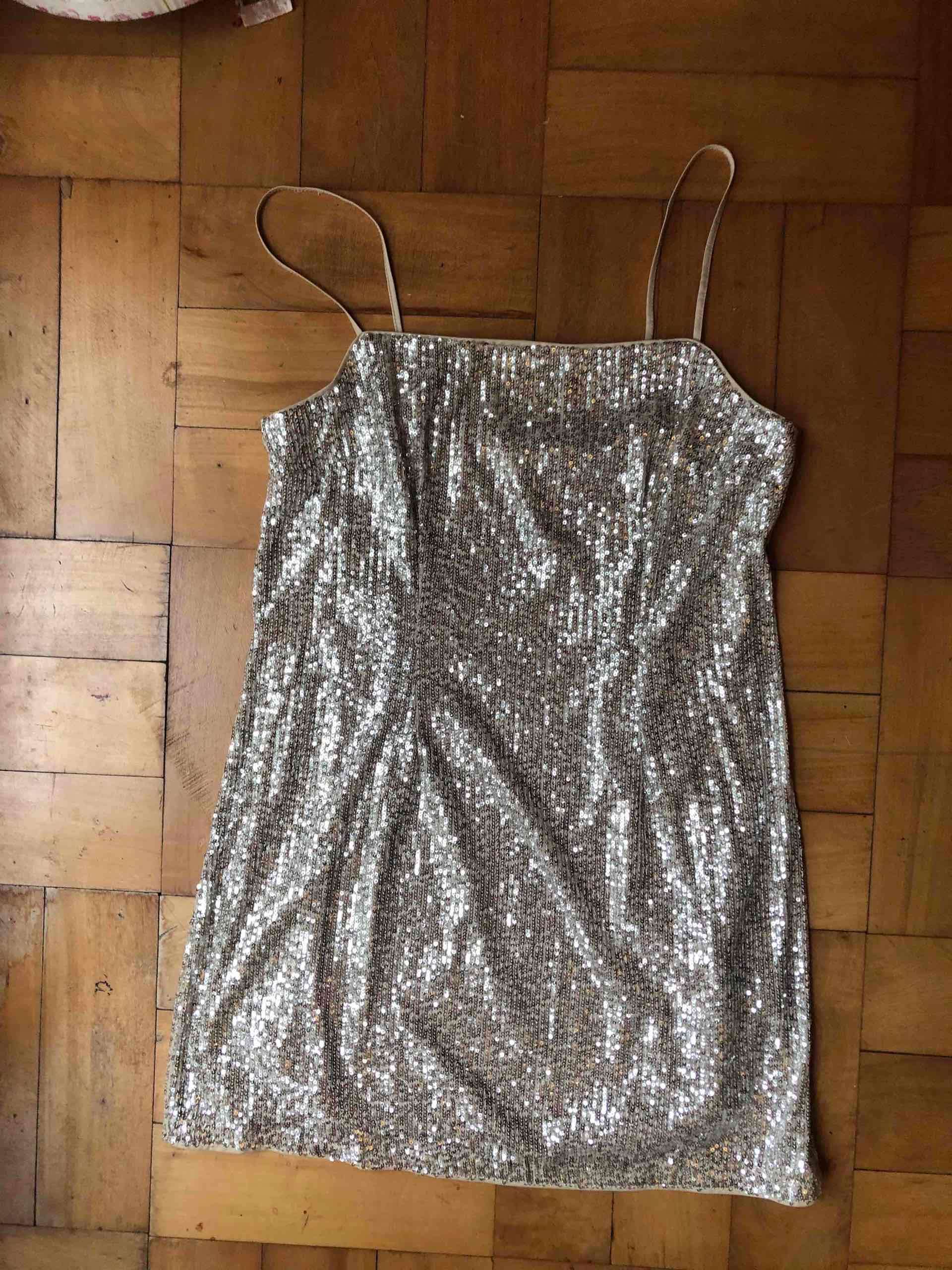 Vestido corto con lentejuelas plateadas - miniatura 1