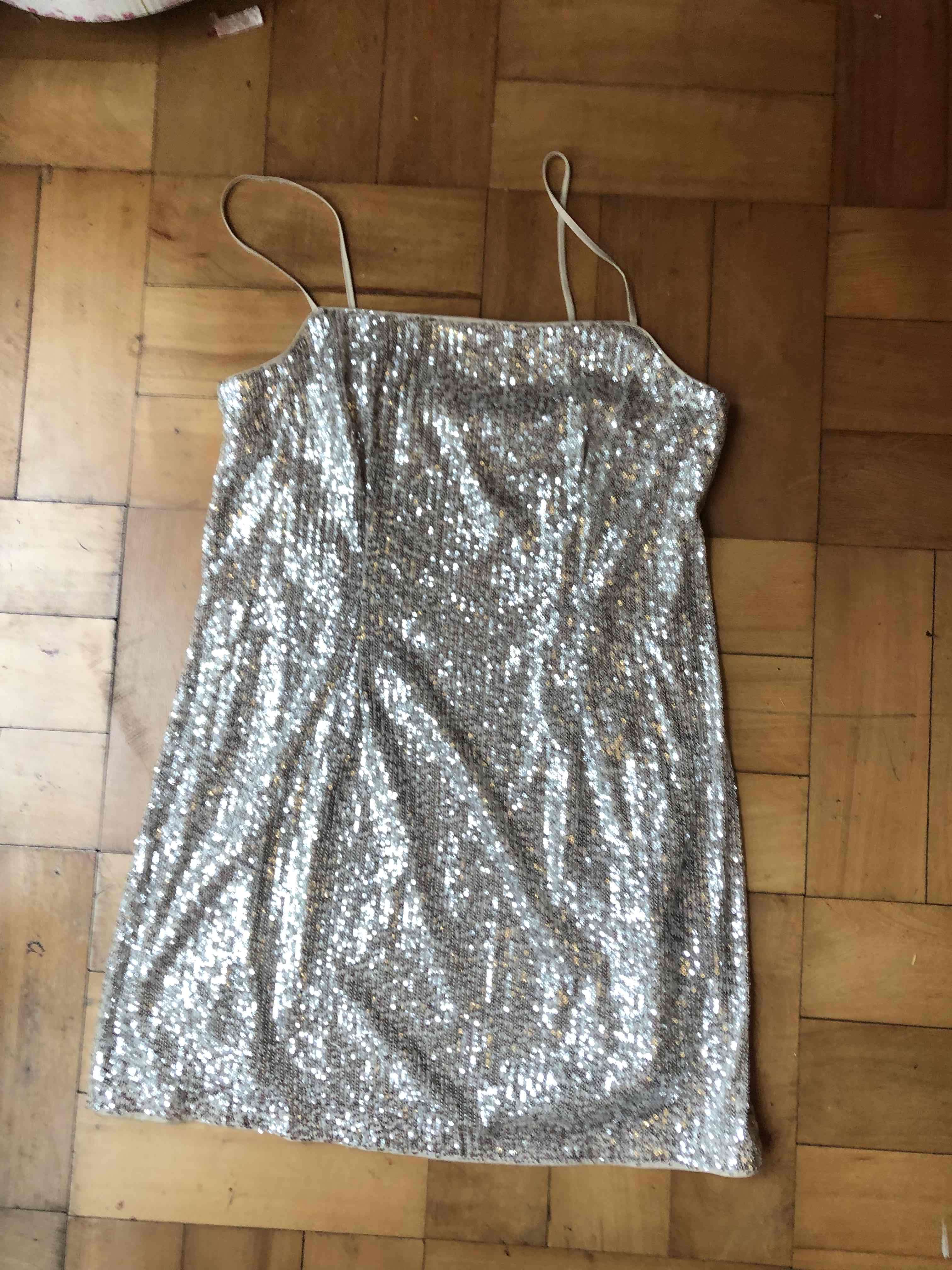 Vestido corto con lentejuelas plateadas - miniatura 2