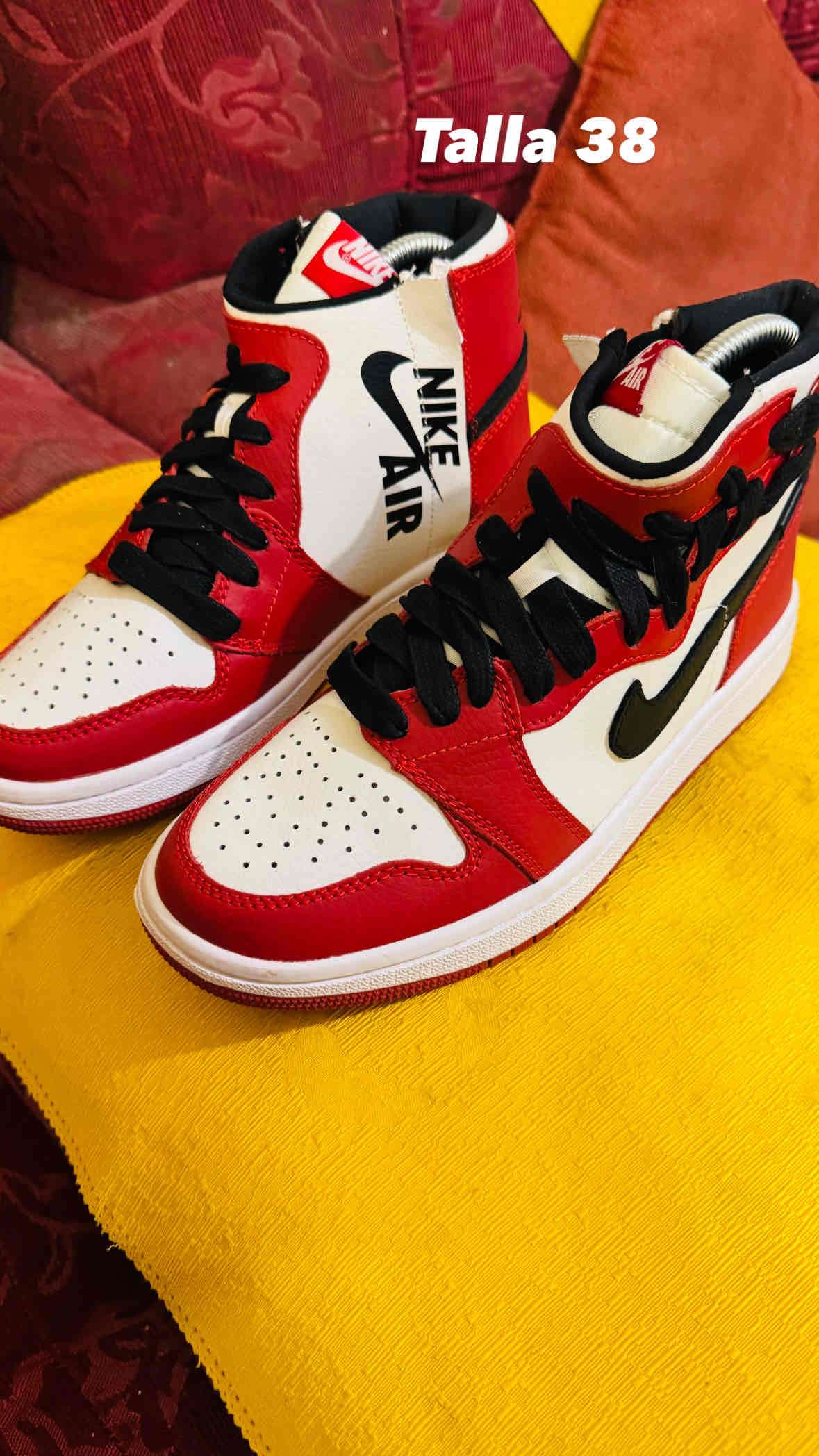 Zapatillas Nike Air Jordan  rojas talla 38 - miniatura 1