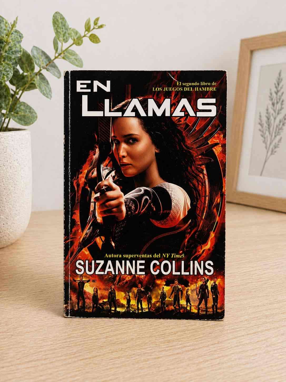 Libro 'En Llamas' Suzanne Collins - miniatura 1