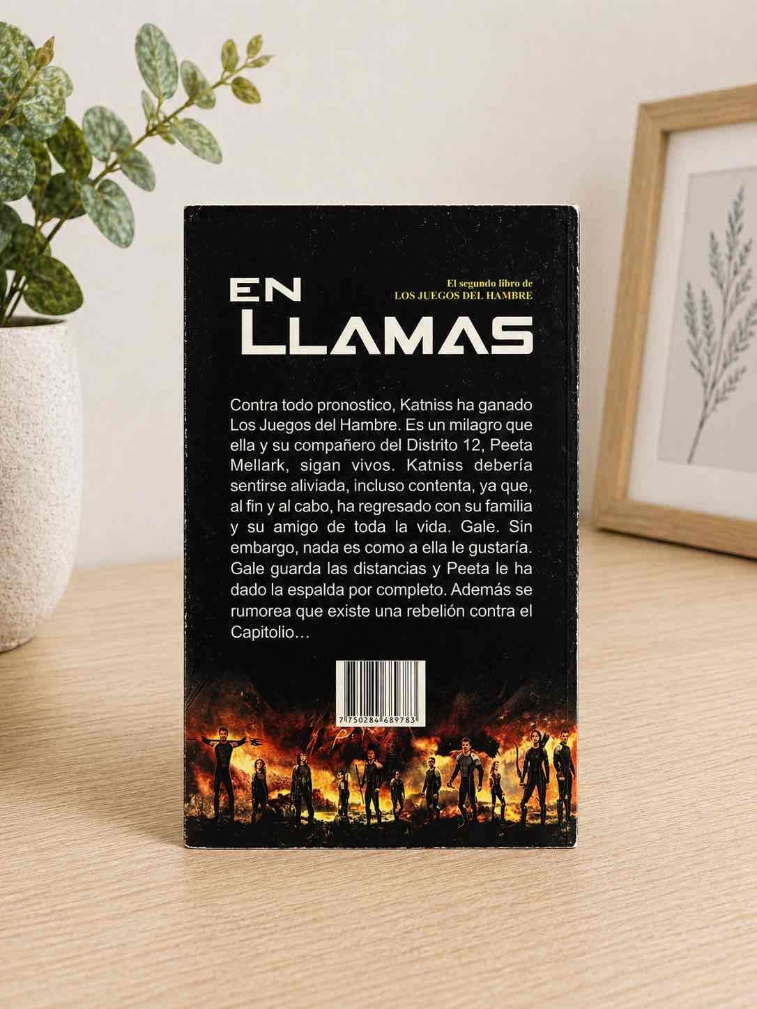 Libro 'En Llamas' Suzanne Collins - miniatura 2