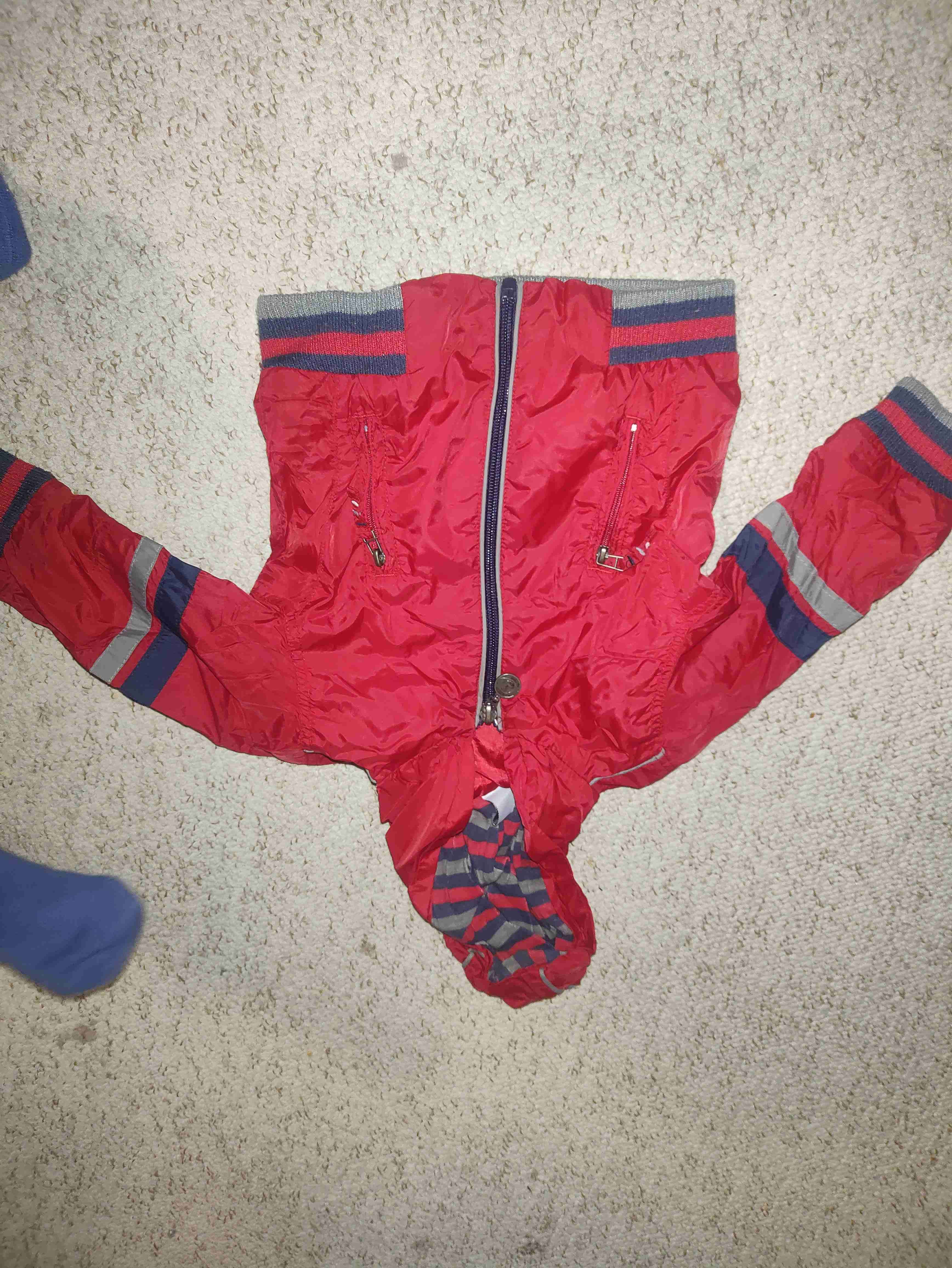 Chaqueta impermeable roja infantil