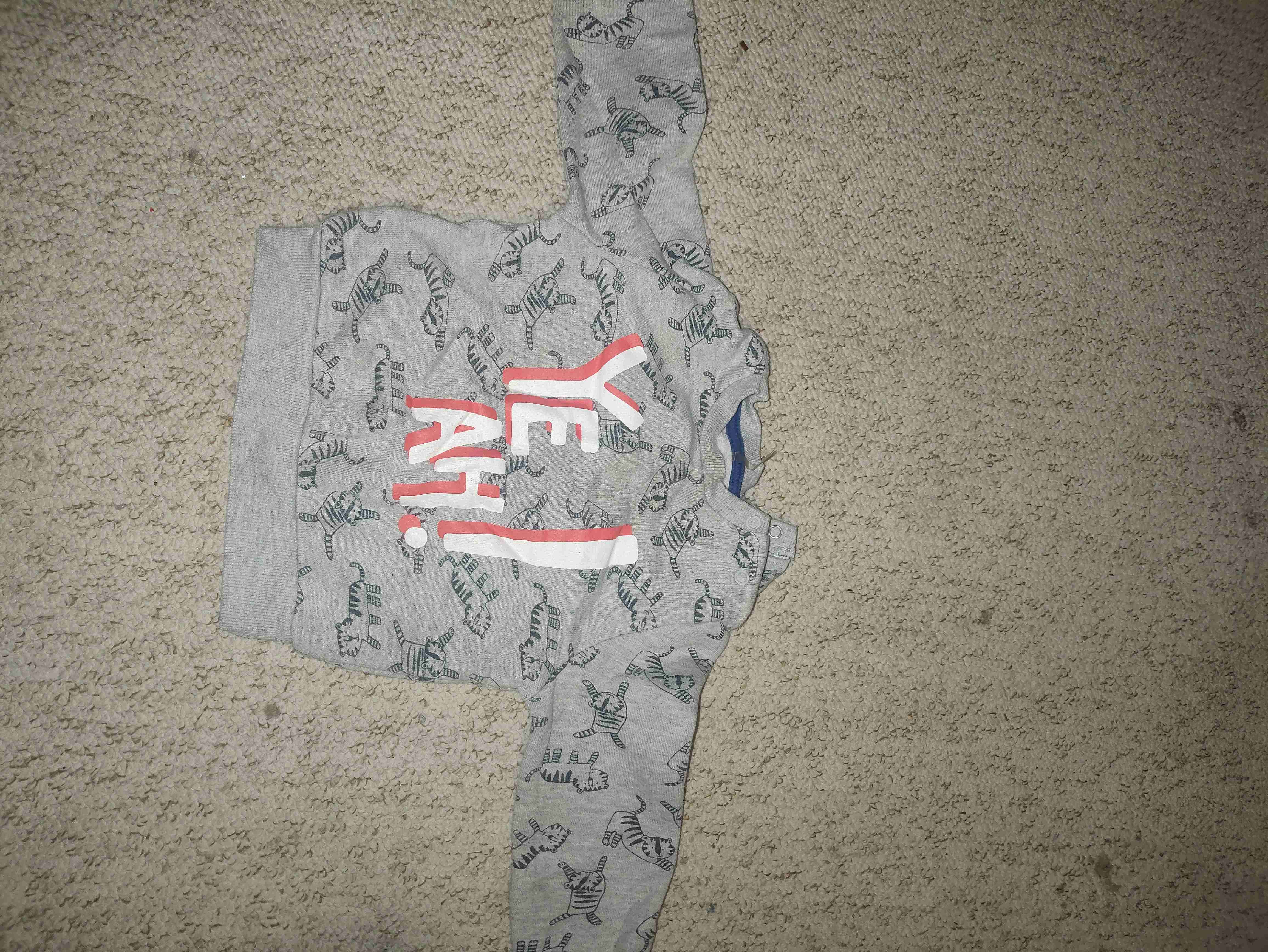 Polerón gris infantil con estampado