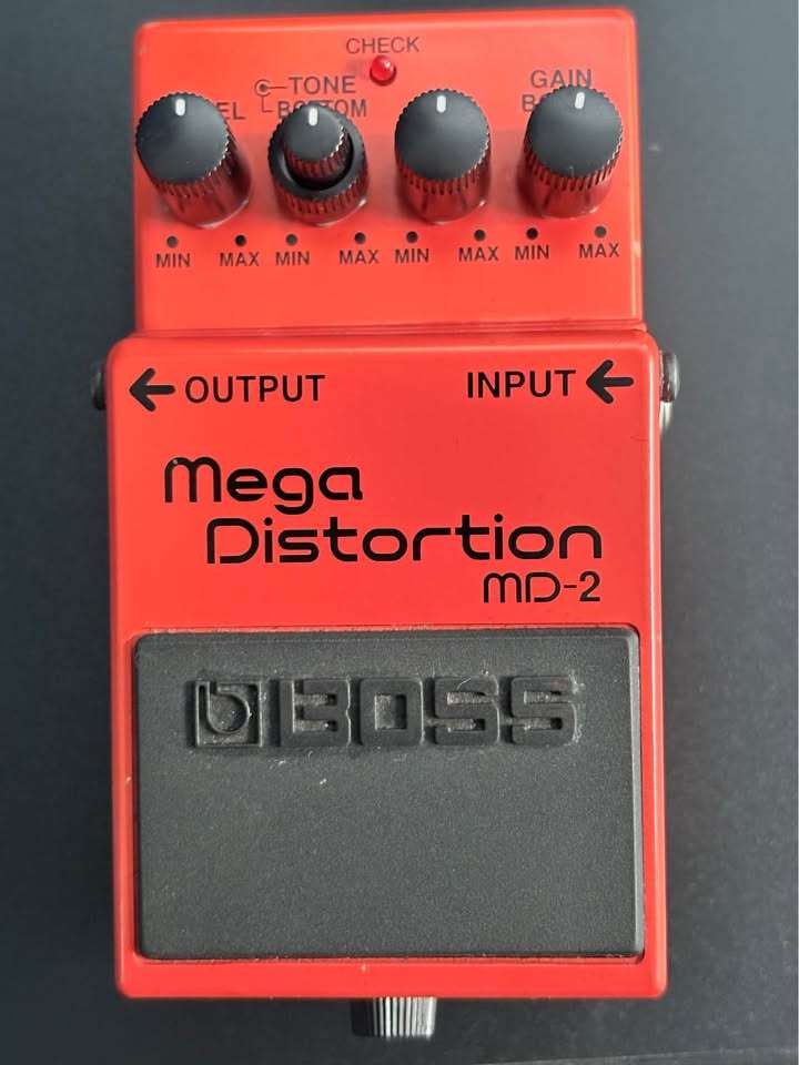Pedal de distorsión BOSS MD-2 - miniatura 1