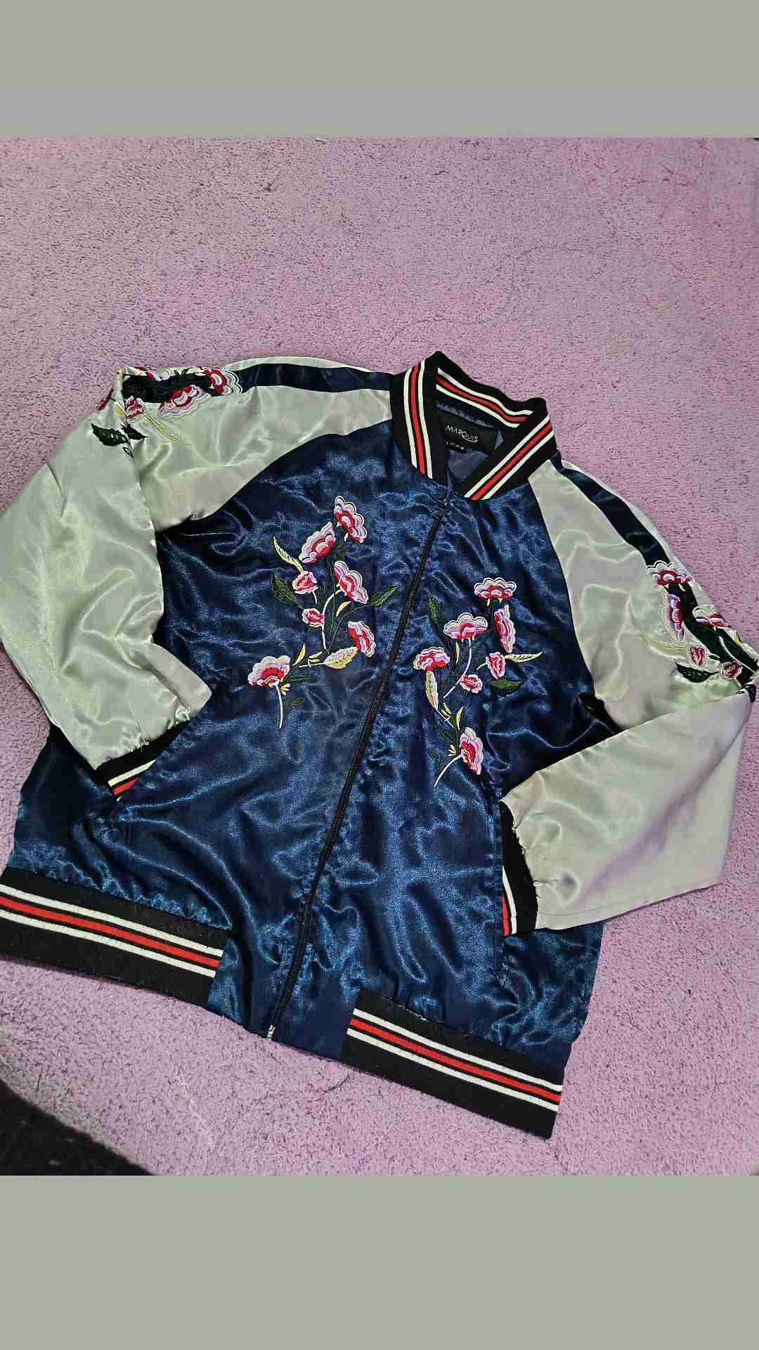 Bomber bordada azul y blanca - miniatura 2