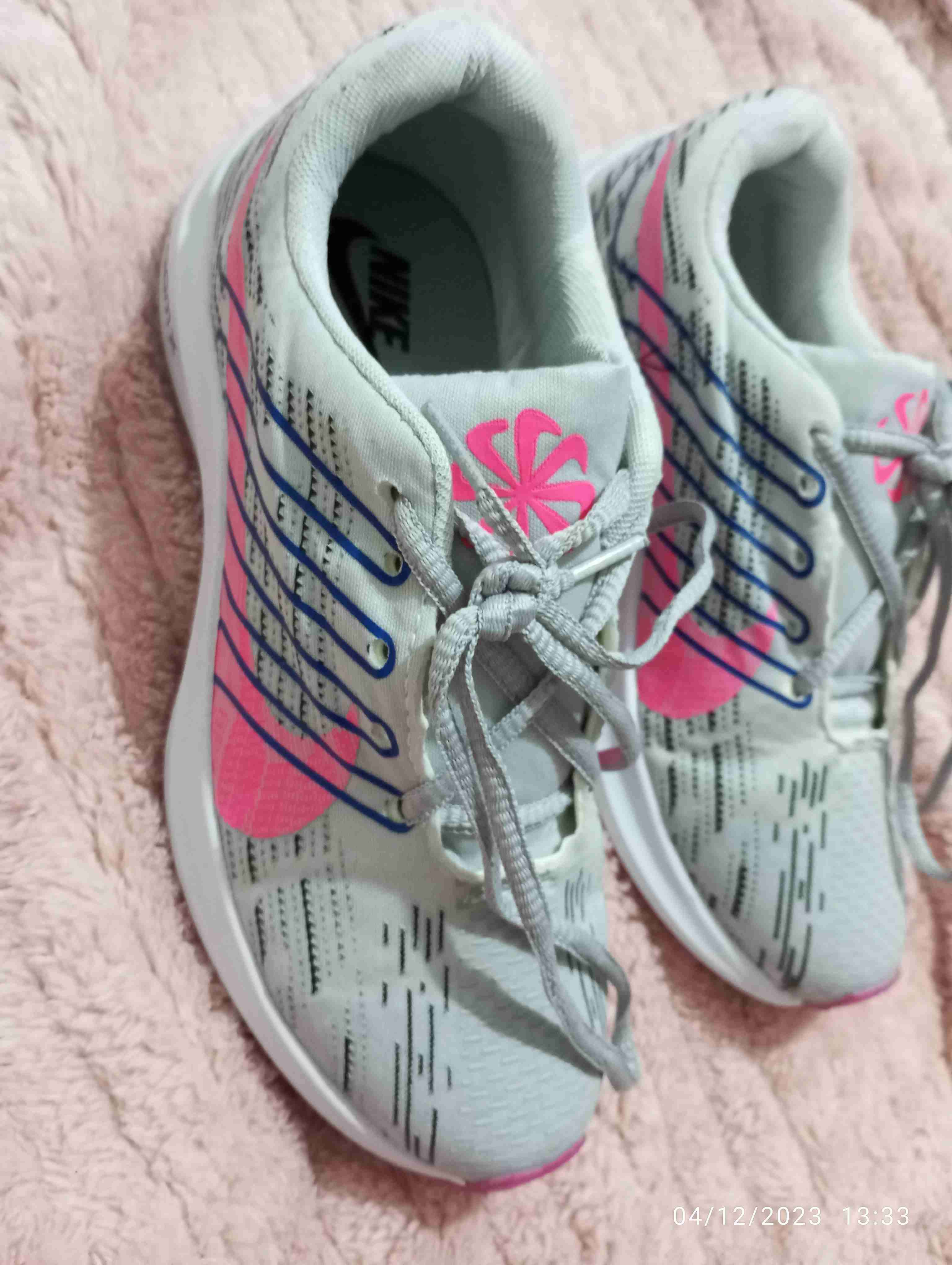 Zapatillas deportivas blancas y rosas - miniatura 2