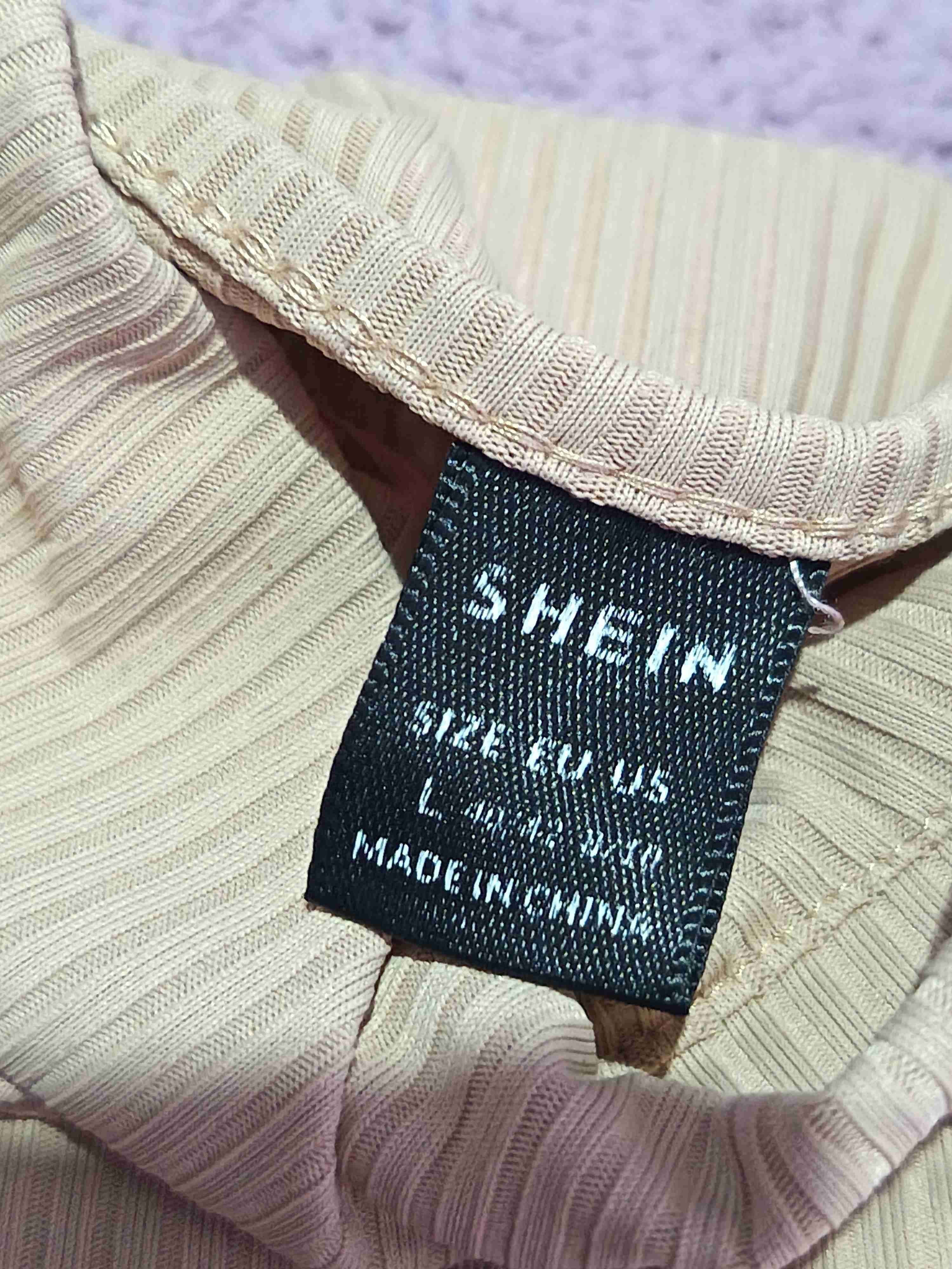 Vestido beige de tirantes - miniatura 2