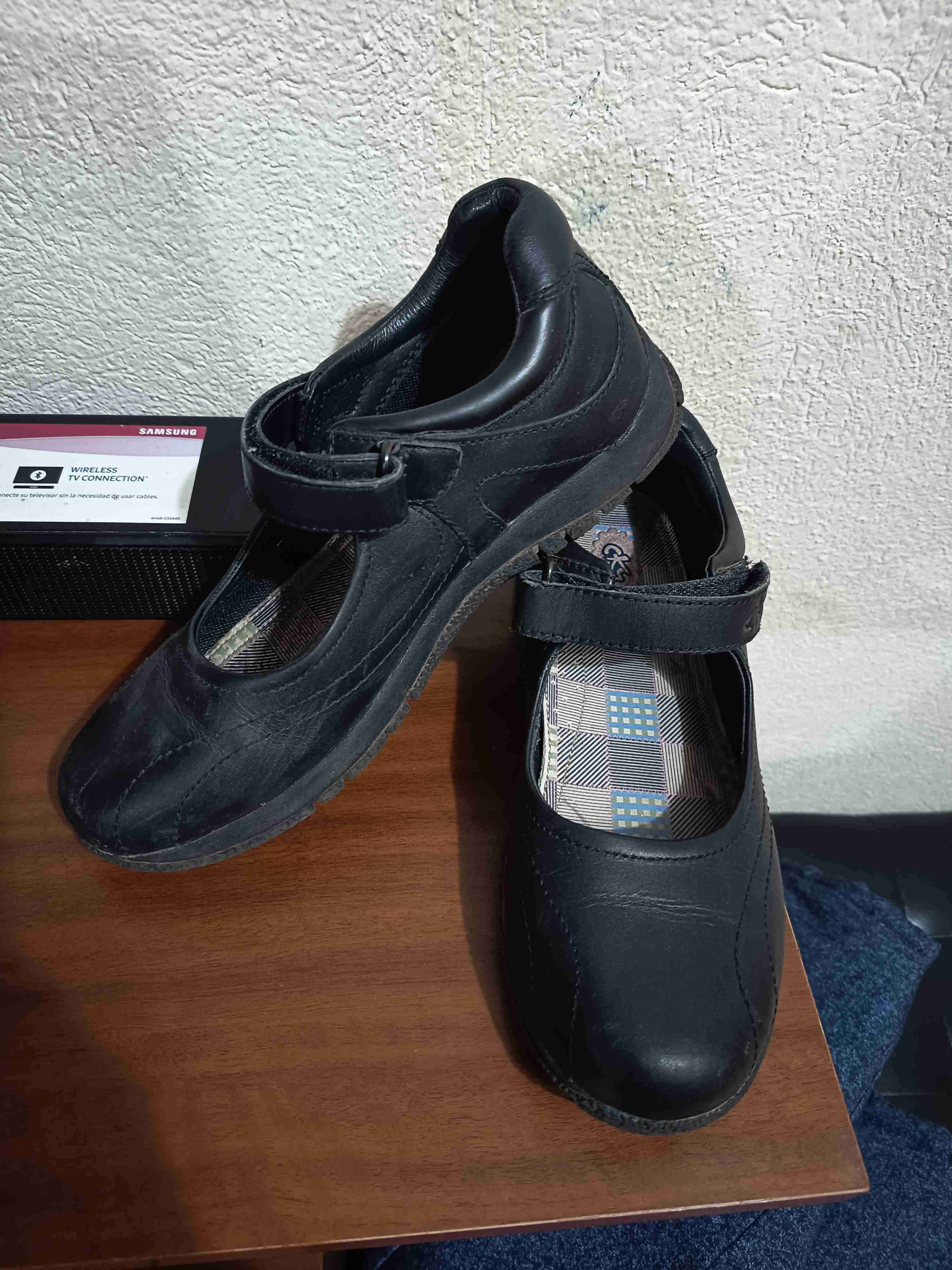 Zapatos escolares negros de cuero